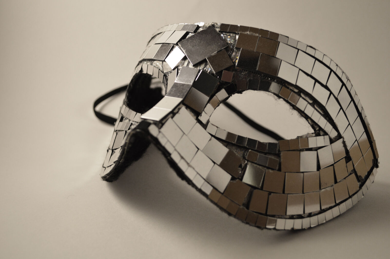 Nikon D3200 sample photo. Mask, masquerade, party, reflective photography