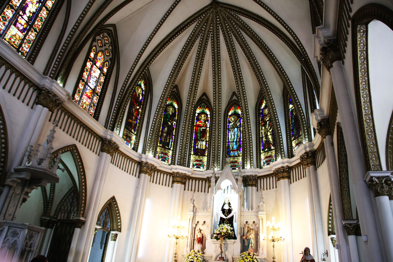 Canon EOS 7D Mark II sample photo. Arched, windows, cathedral, ceiling photography