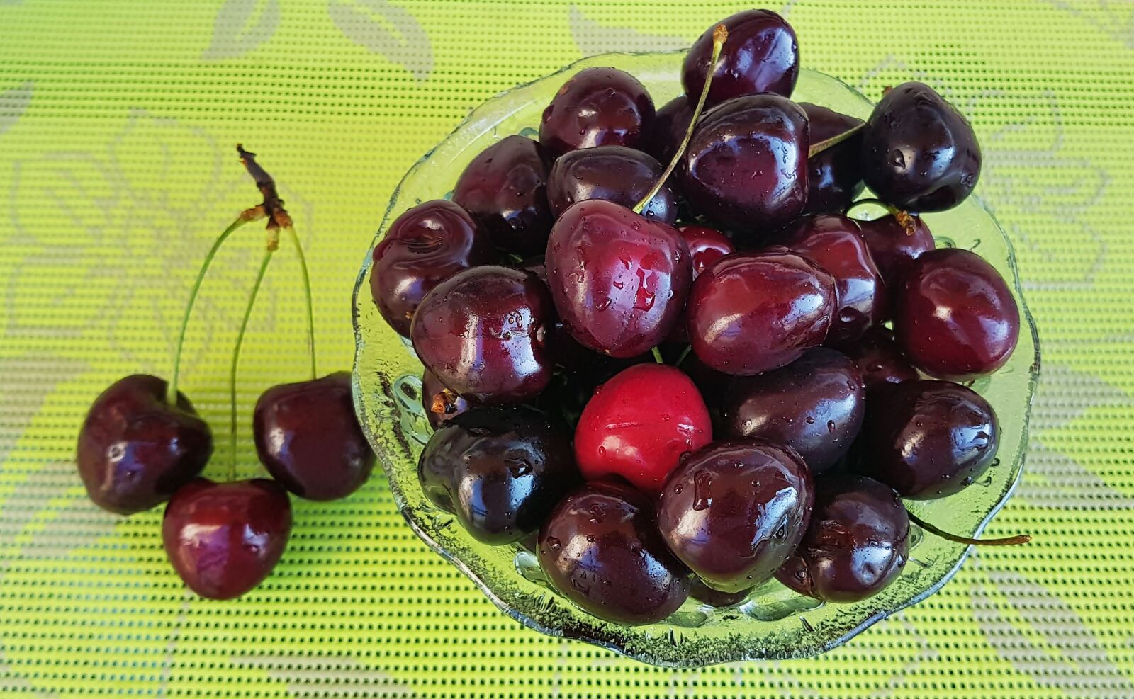 Samsung Galaxy S8 sample photo. Cherry, fruit, ripe photography