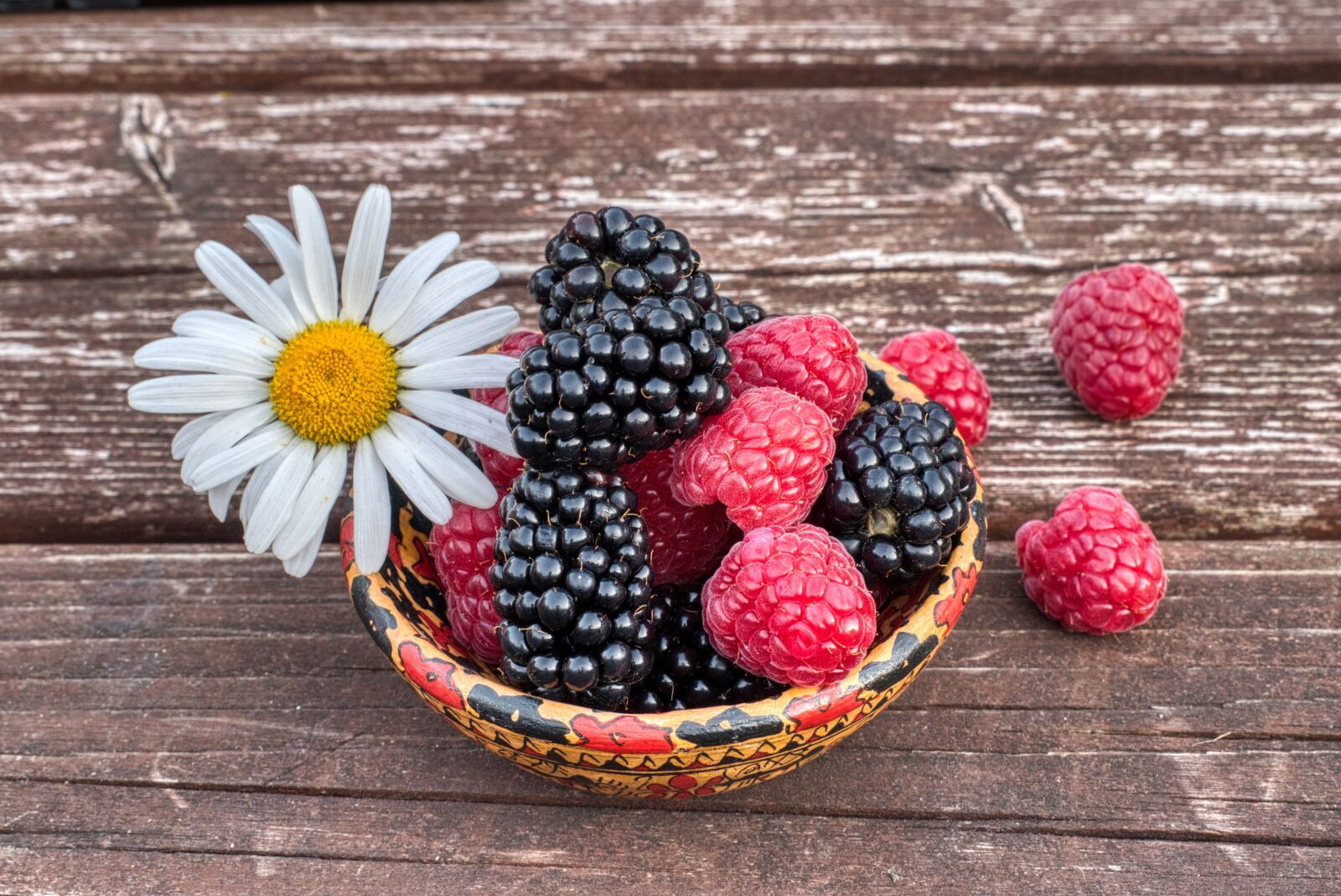 Nikon D3300 sample photo. Blackberries, raspberry, fruit photography