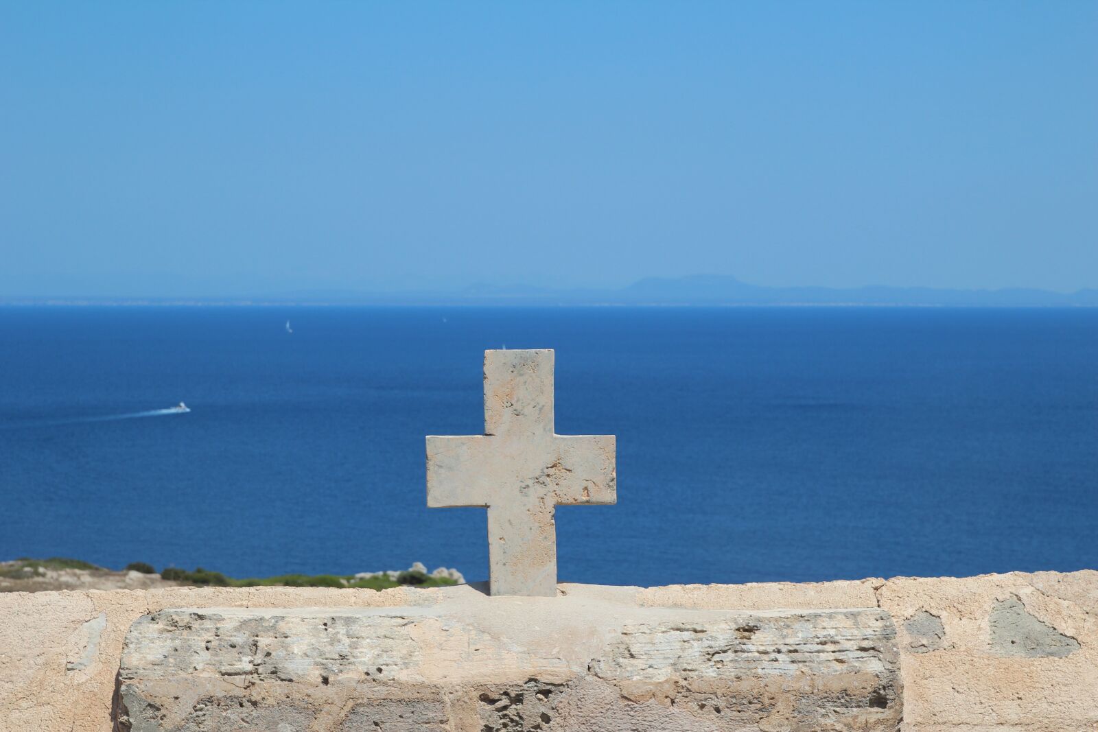 Canon EOS 600D (Rebel EOS T3i / EOS Kiss X5) sample photo. Cross, sea, mallorca photography