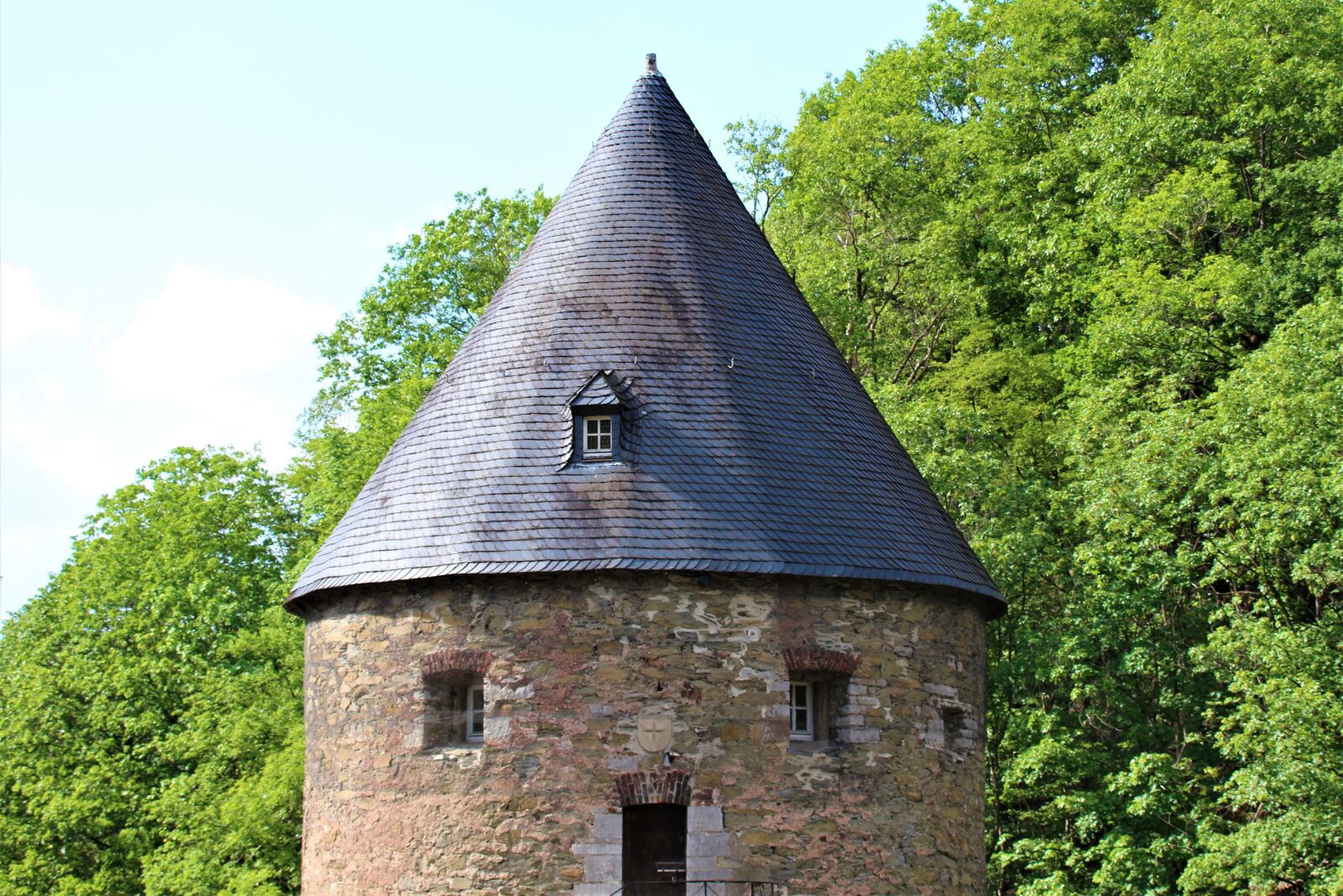 Canon EOS 700D (EOS Rebel T5i / EOS Kiss X7i) sample photo. Castle, roof, architecture photography