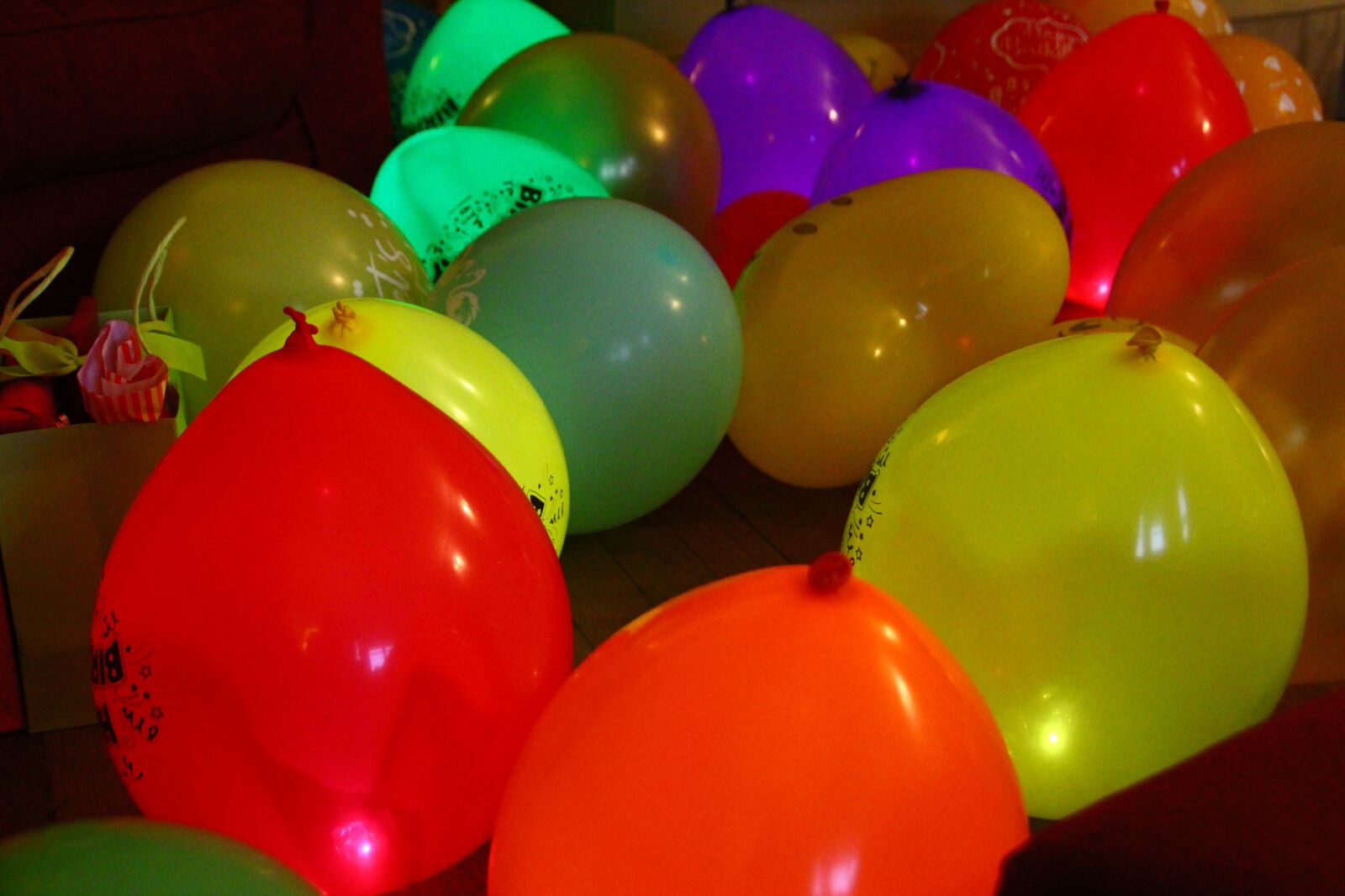 Canon EOS 650D (EOS Rebel T4i / EOS Kiss X6i) sample photo. Ballons, color, cozy photography