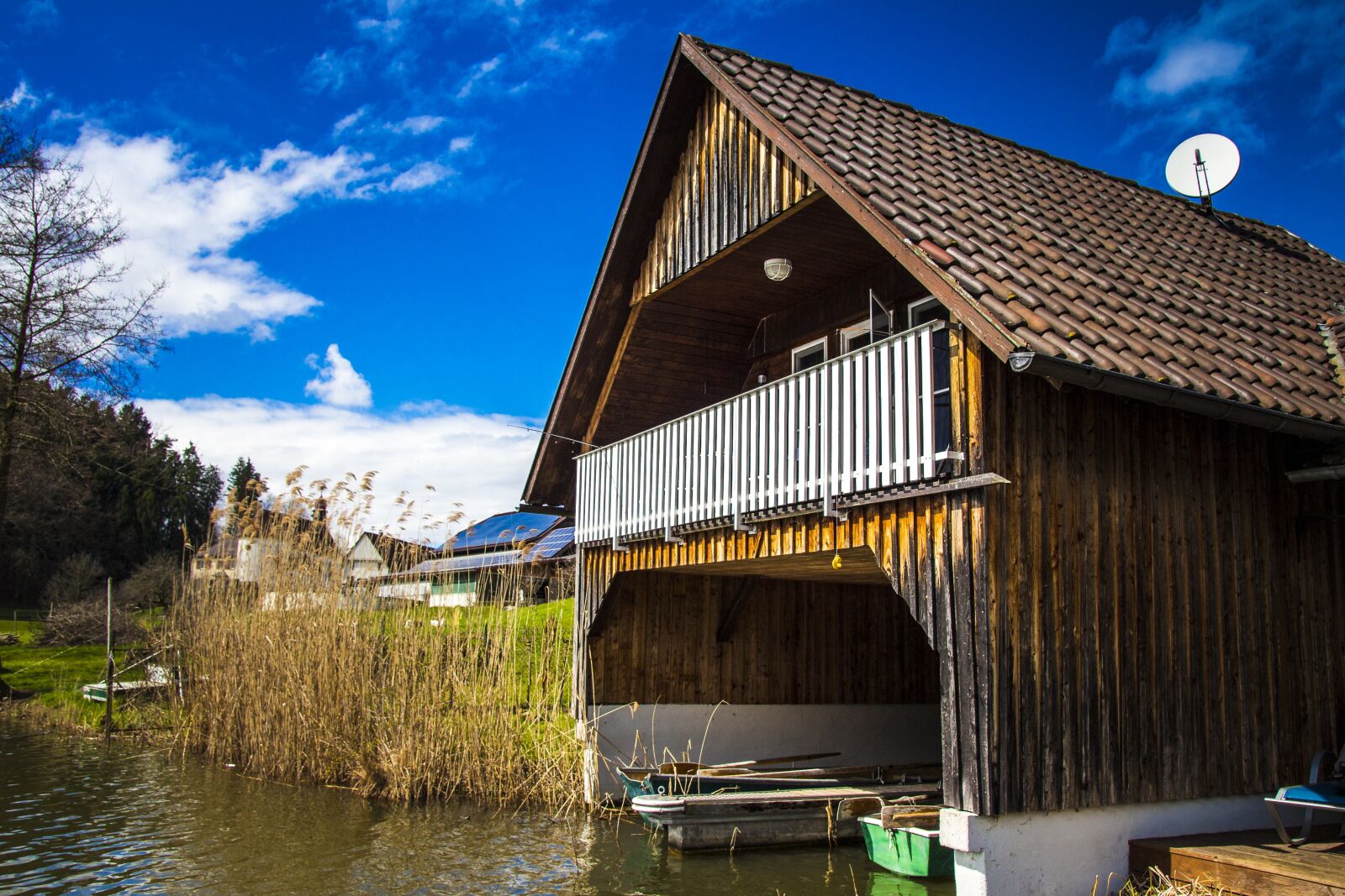 Canon EOS 650D (EOS Rebel T4i / EOS Kiss X6i) sample photo. Haus am see, fish photography