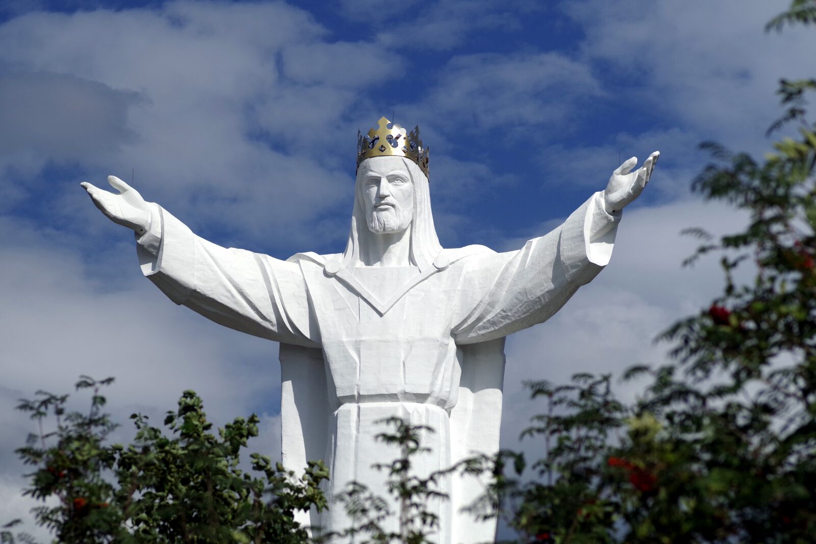 Pentax K-S2 sample photo. Jesus, sculpture, enormous photography