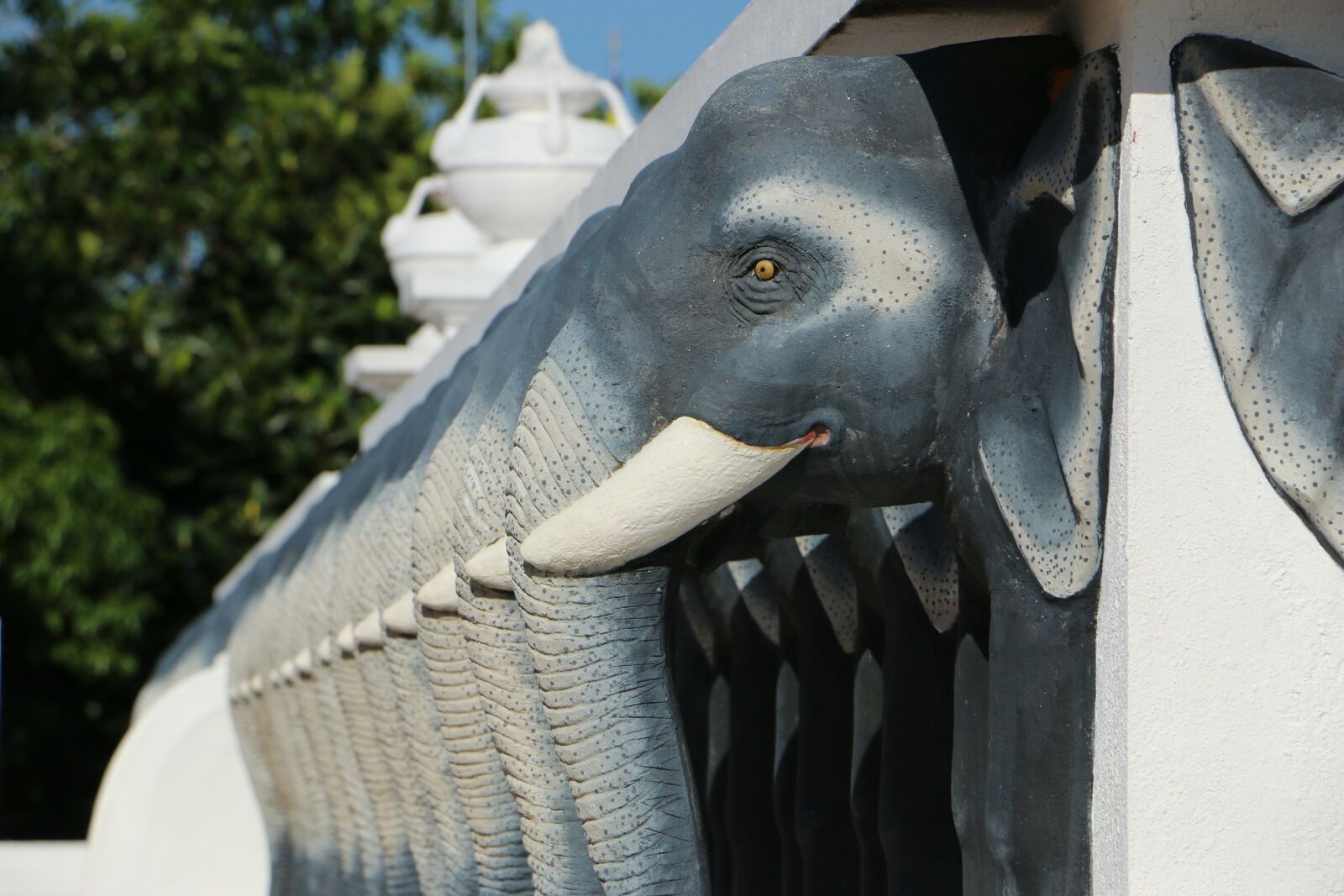 Canon EOS 70D sample photo. Animal, elephant, pagoda photography