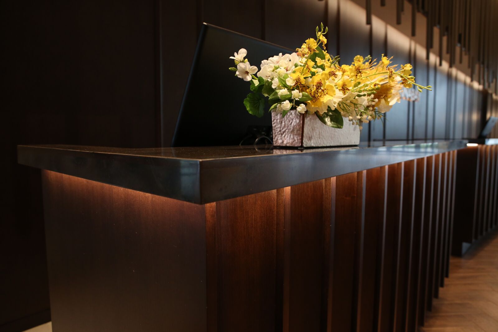 Canon EOS 5D Mark III sample photo. Hotel, counter, lobby photography