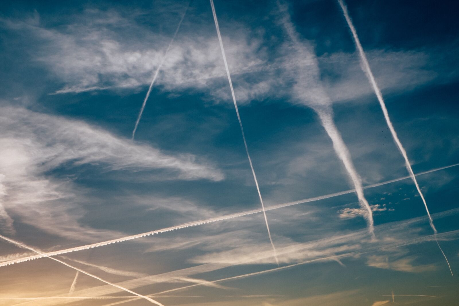 Fujifilm X-T1 sample photo. Sky, evening, contrail photography