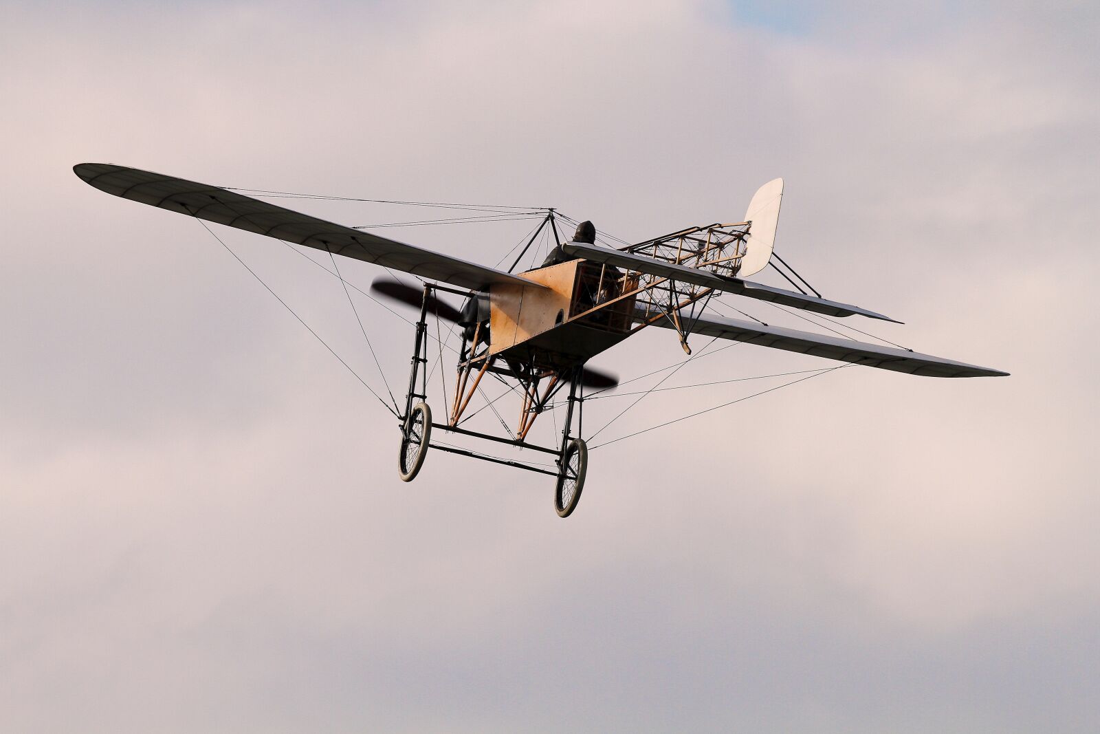 Canon EF 400mm F2.8L IS USM sample photo. Brown, propeller, plane, under photography