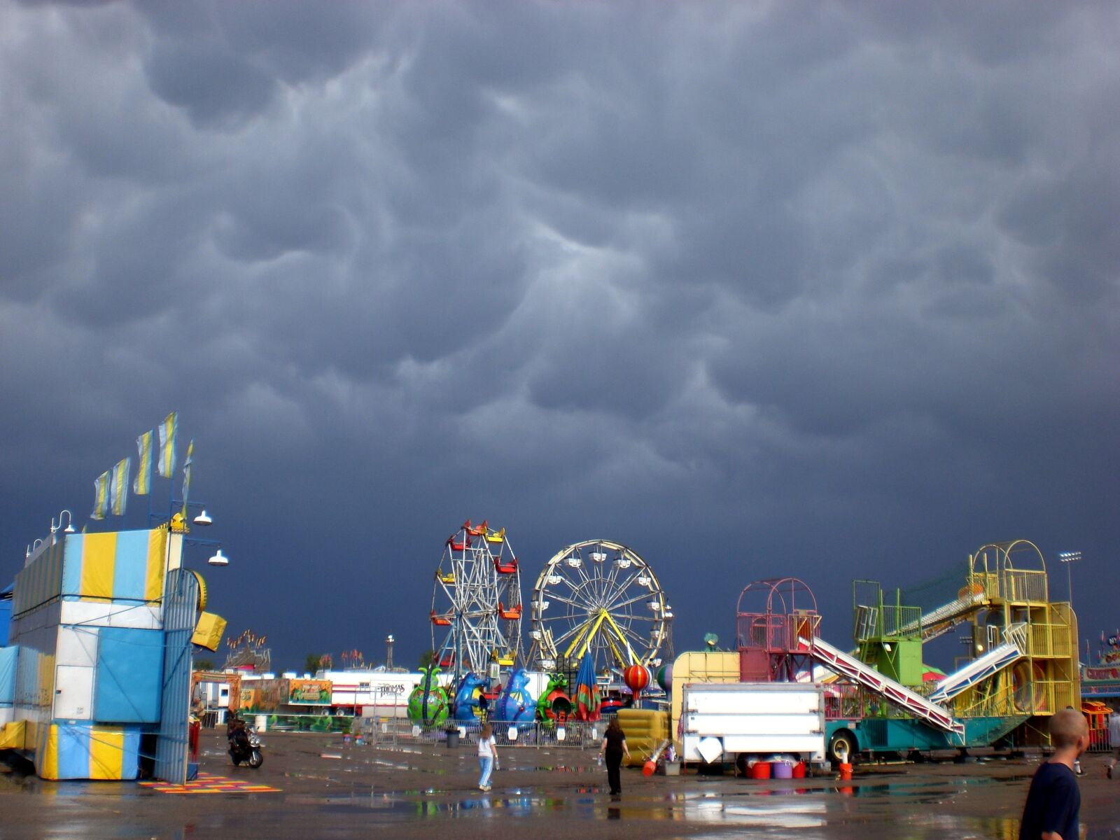 CASIO EX-Z75 sample photo. Fair, storm, thunderstorm photography