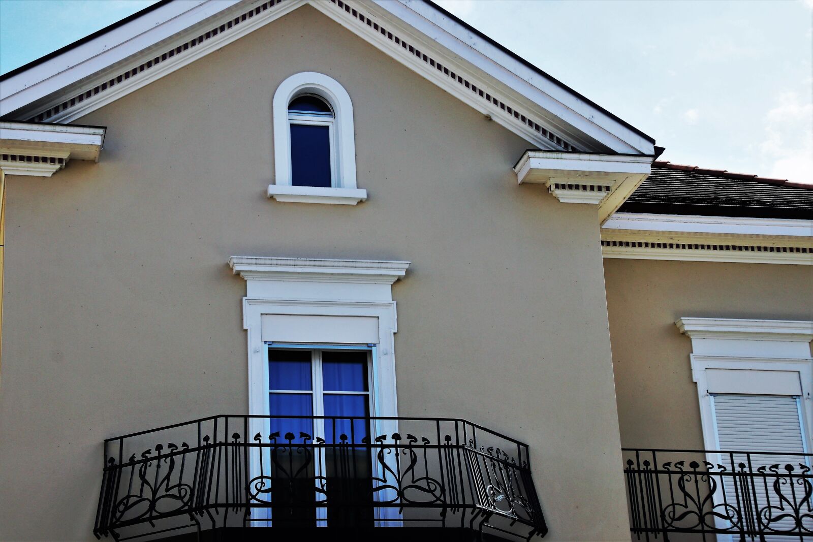 Canon EOS 80D sample photo. Architecture, house, window photography
