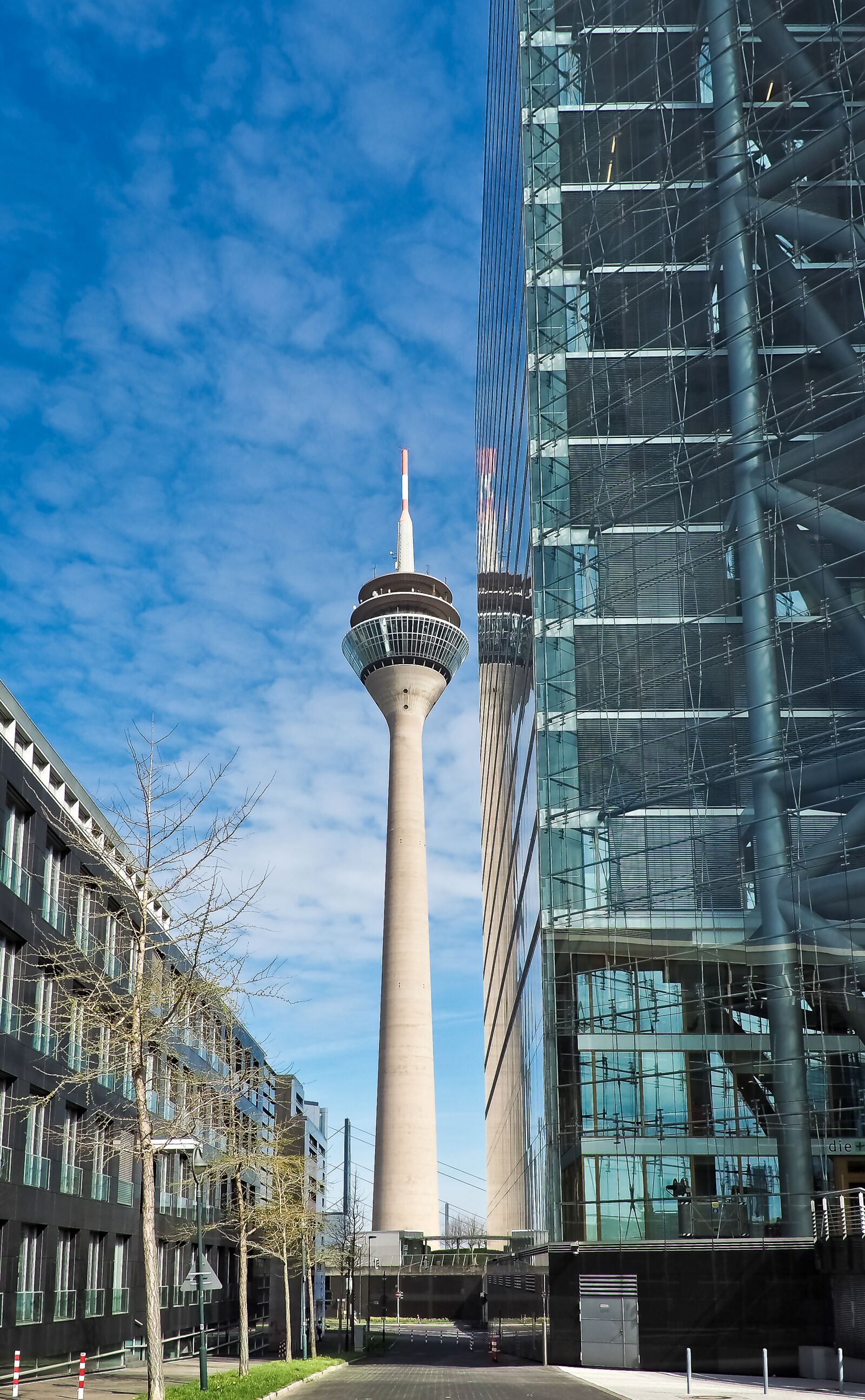 Olympus OM-D E-M10 sample photo. Architecture, modern, building photography