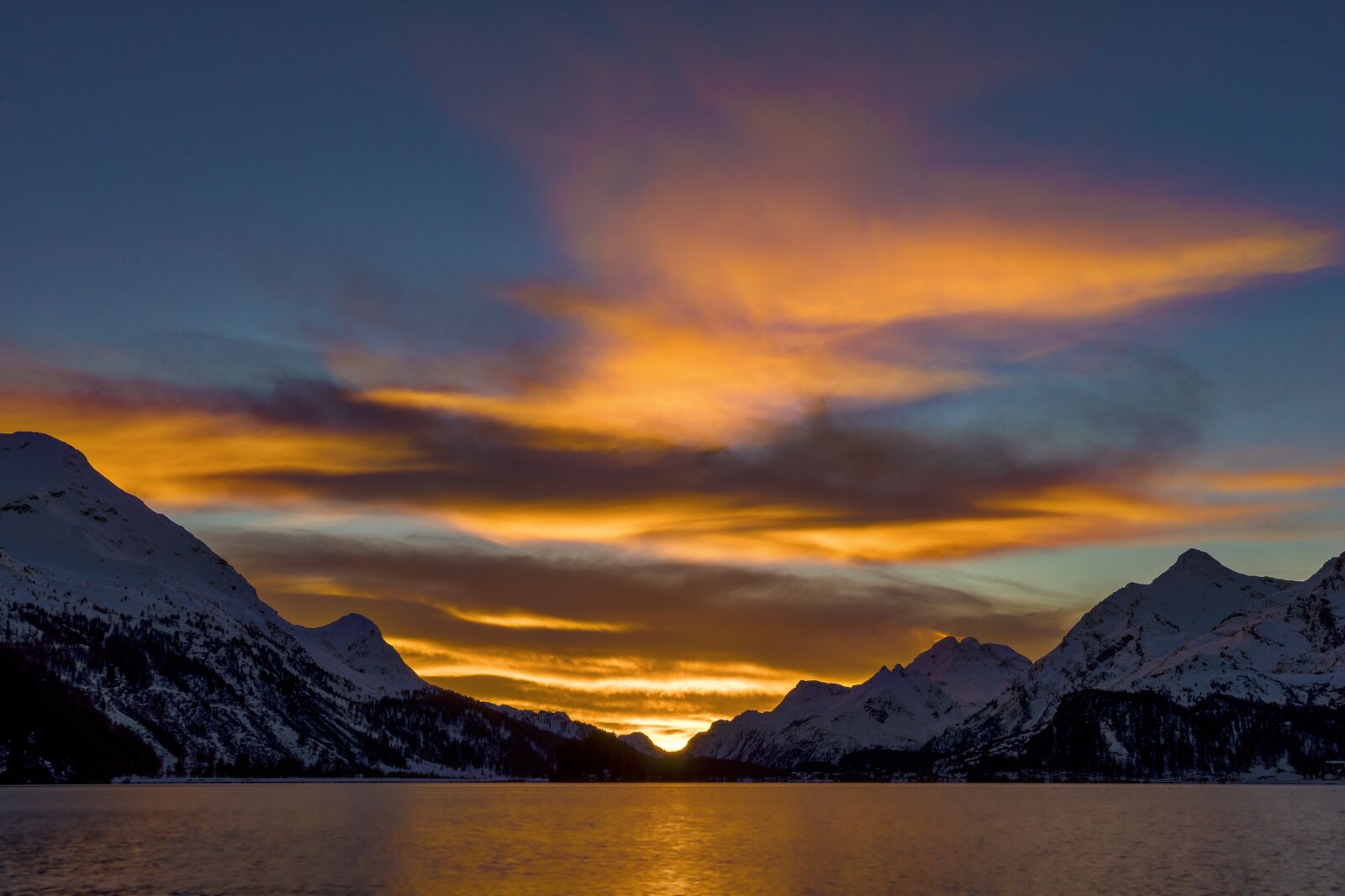 Sony a7 + Sony Vario Tessar T* FE 24-70mm F4 ZA OSS sample photo. Engadin, lake sils, sunset photography