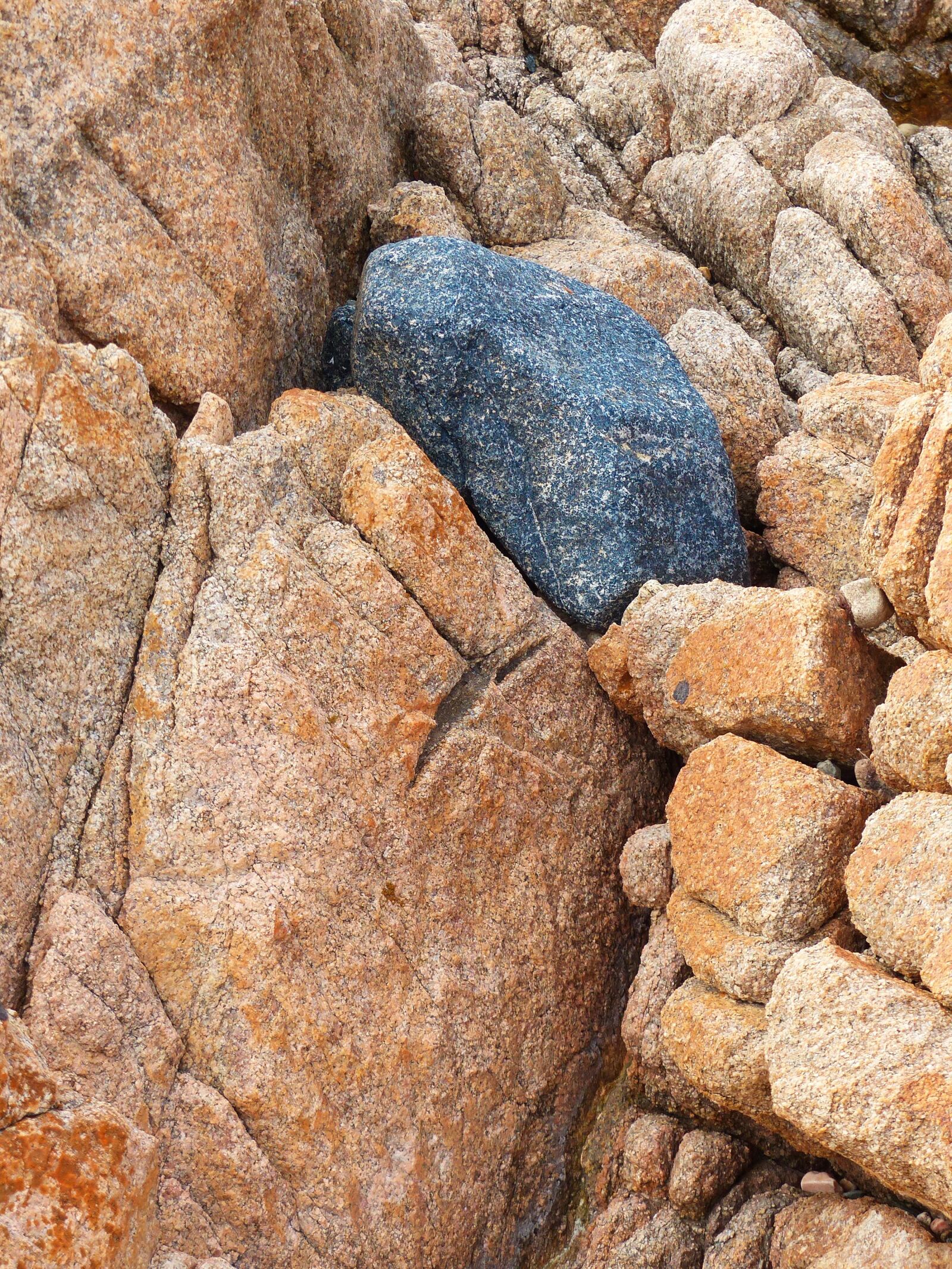 Panasonic Lumix DMC-FZ200 sample photo. Stone, rock, contrast photography