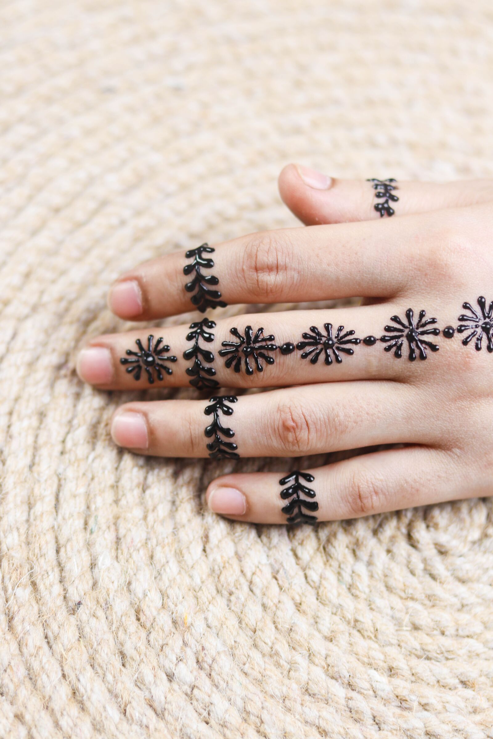 Canon EOS 80D + Canon EF 50mm F1.8 STM sample photo. Henna, hands, mehendi photography