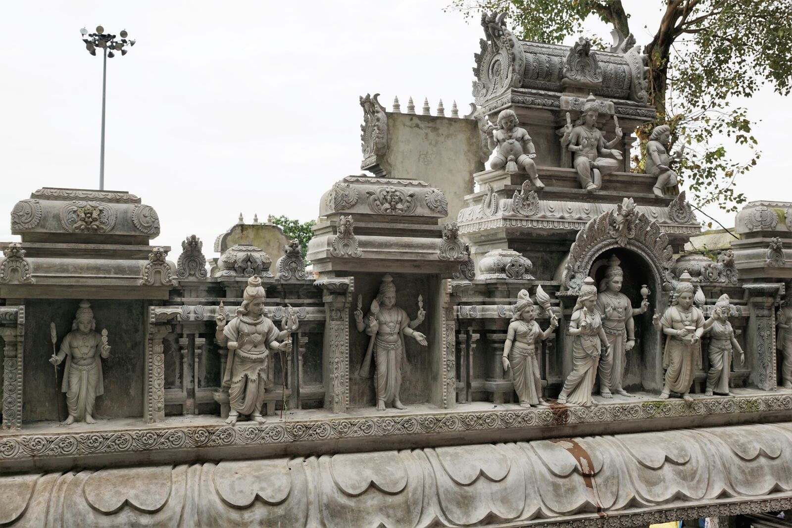Sony ILCA-77M2 + Sony DT 16-50mm F2.8 SSM sample photo. Sculpture, statue, architecture photography