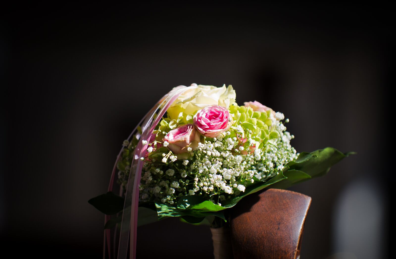 Canon EOS 80D + Canon EF 70-200mm F2.8L IS II USM sample photo. Wedding bouquet, flowers, bouquet photography