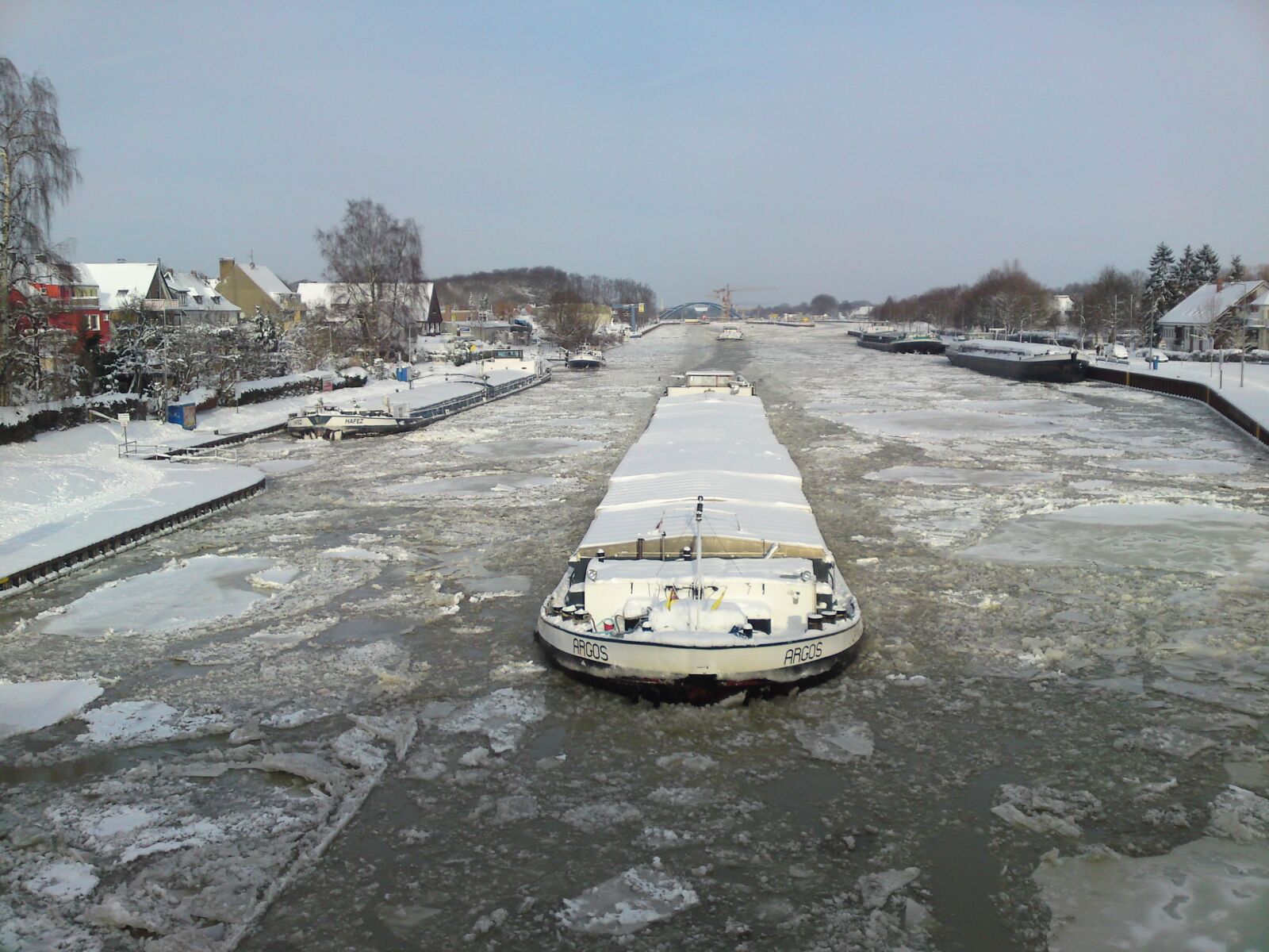 Sony Ericsson C905 sample photo. Winter, channel, shipping photography