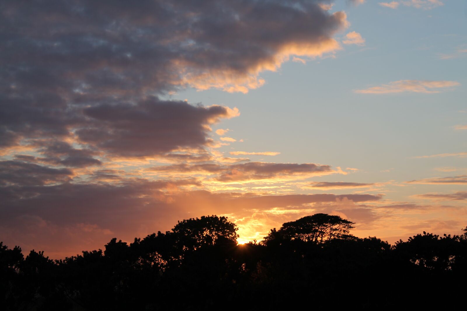 Canon EOS 1100D (EOS Rebel T3 / EOS Kiss X50) sample photo. Sunset, sky, clouds photography