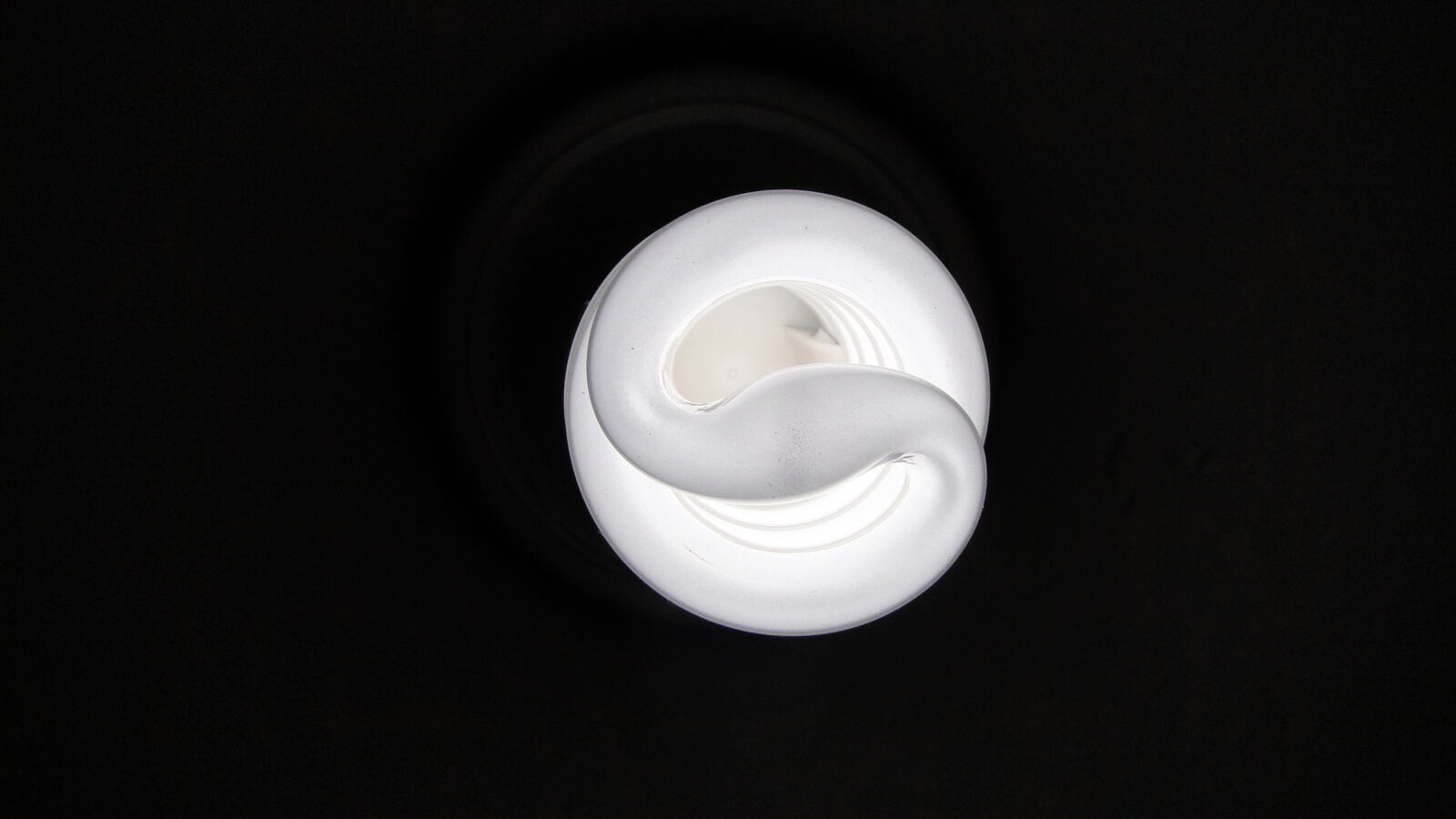 Sony Cyber-shot DSC-HX1 sample photo. Black, background, light, bulb photography