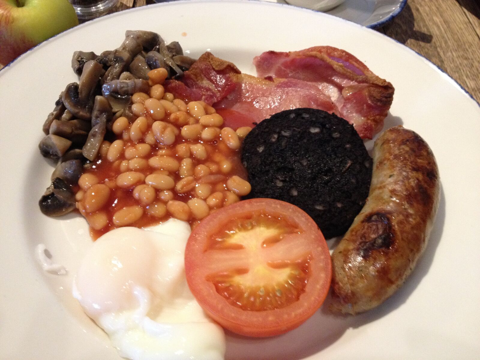 iPhone 4S back camera 4.28mm f/2.4 sample photo. Breakfast, fry up, good photography