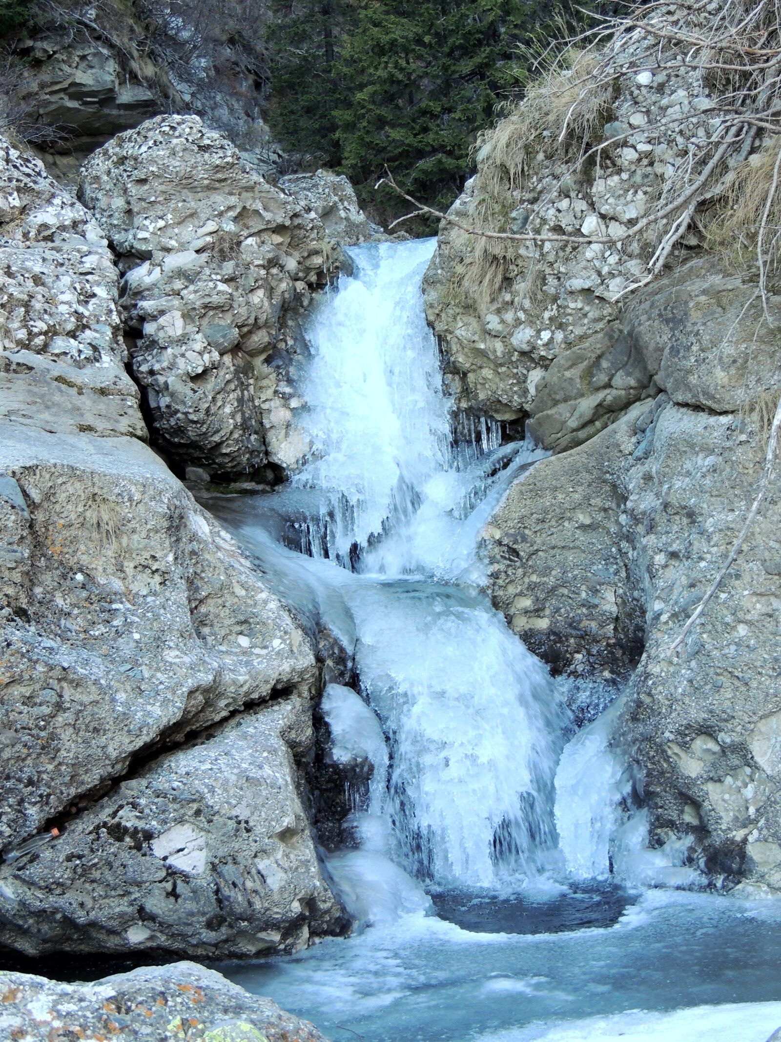 Nikon Coolpix P510 sample photo. Cascada, frost, river photography