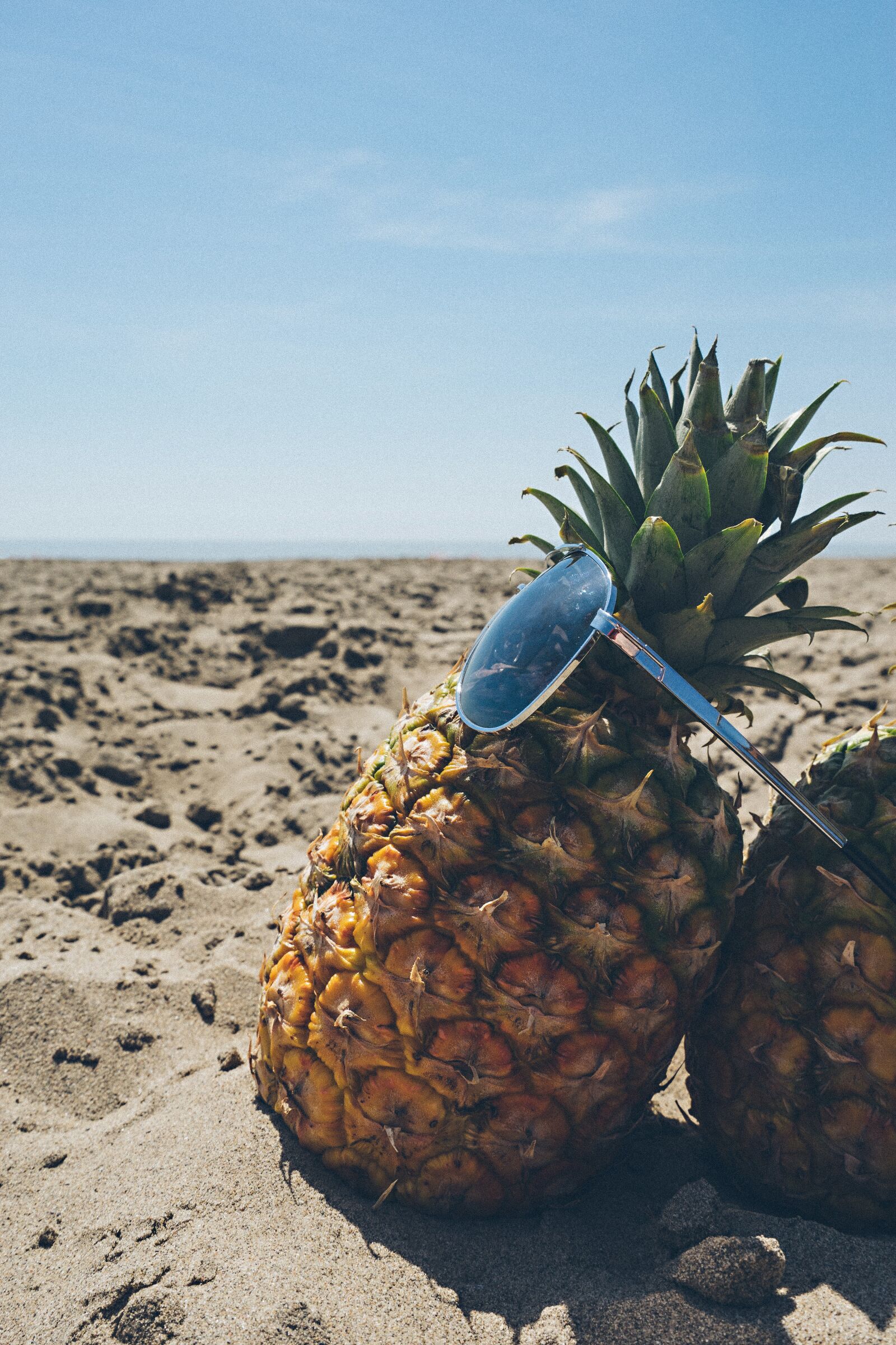 Sony a7 II + Sony Vario-Tessar T* FE 16-35mm F4 ZA OSS sample photo. Beach, blue sky, fruit photography