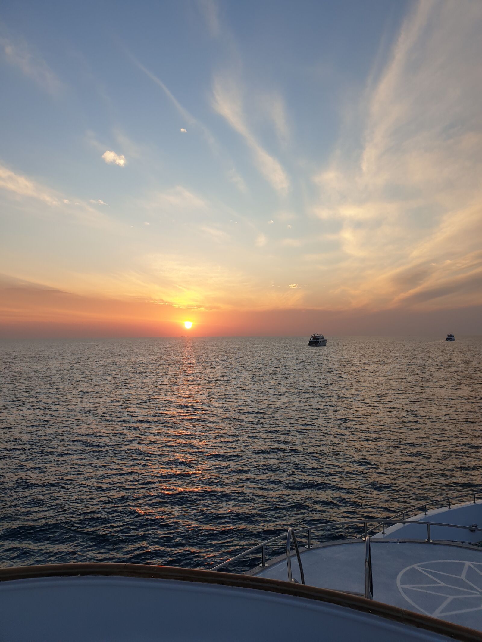 Samsung Galaxy S9+ sample photo. Sun, sea, sunset photography