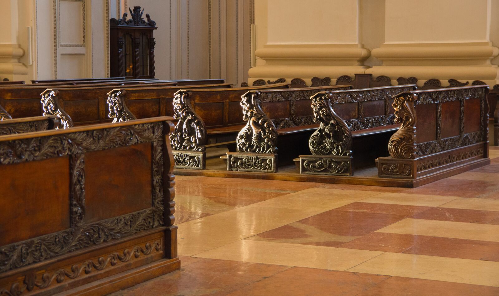 Pentax K-70 sample photo. Salzburg, dom, church pews photography