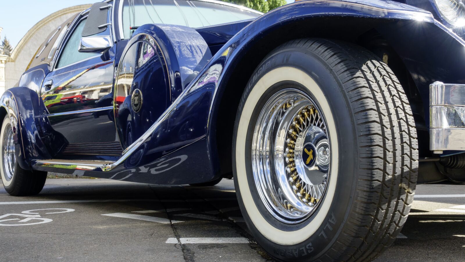 Sony Cyber-shot DSC-RX10 III sample photo. Car, retro, exhibition photography