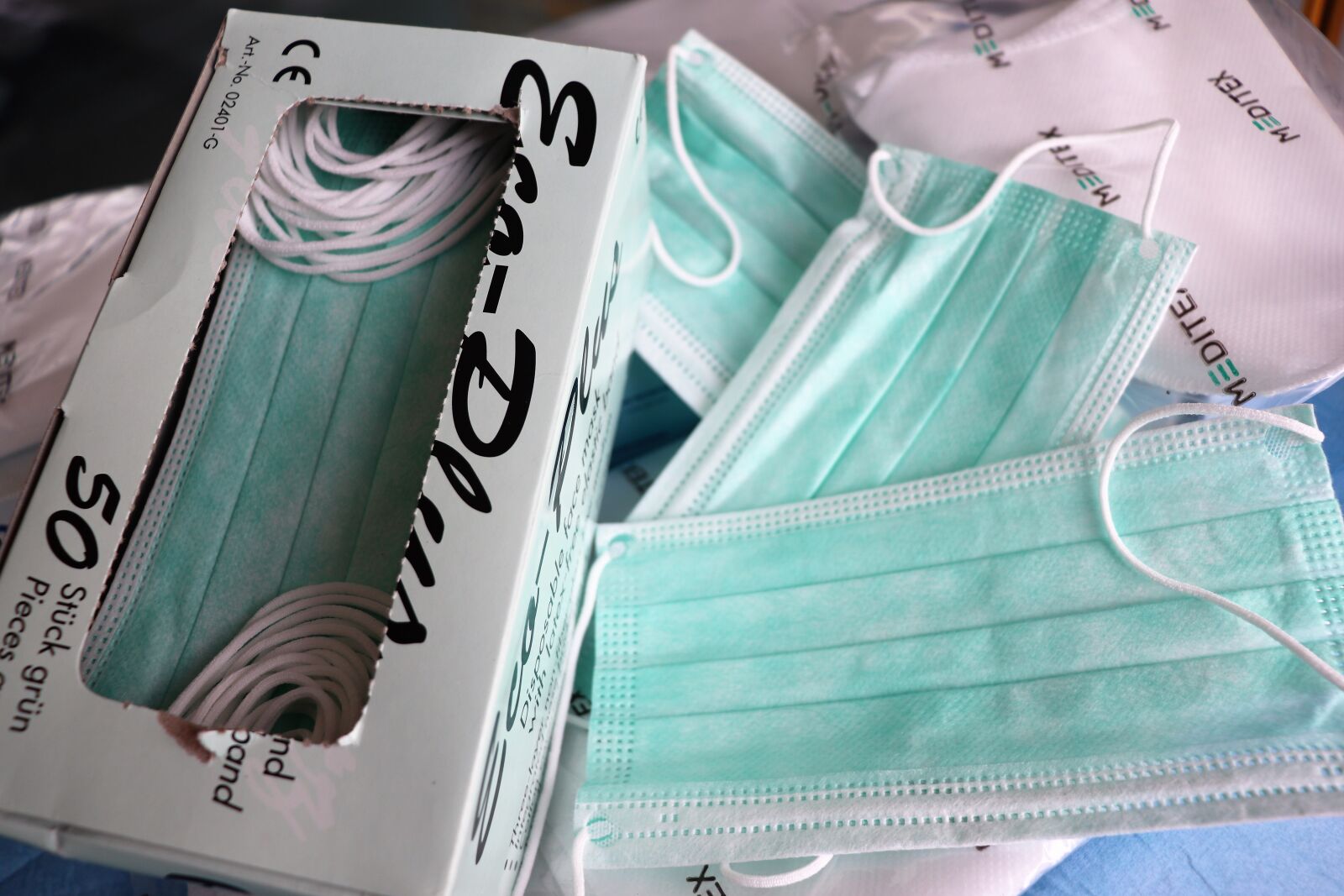 Canon EOS 800D (EOS Rebel T7i / EOS Kiss X9i) sample photo. Surgical mask, surgery, cover photography