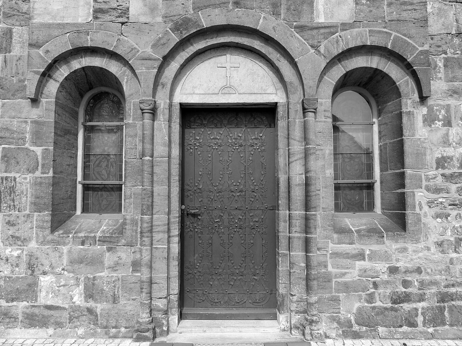 Panasonic Lumix DMC-FZ200 sample photo. Door, input, church photography