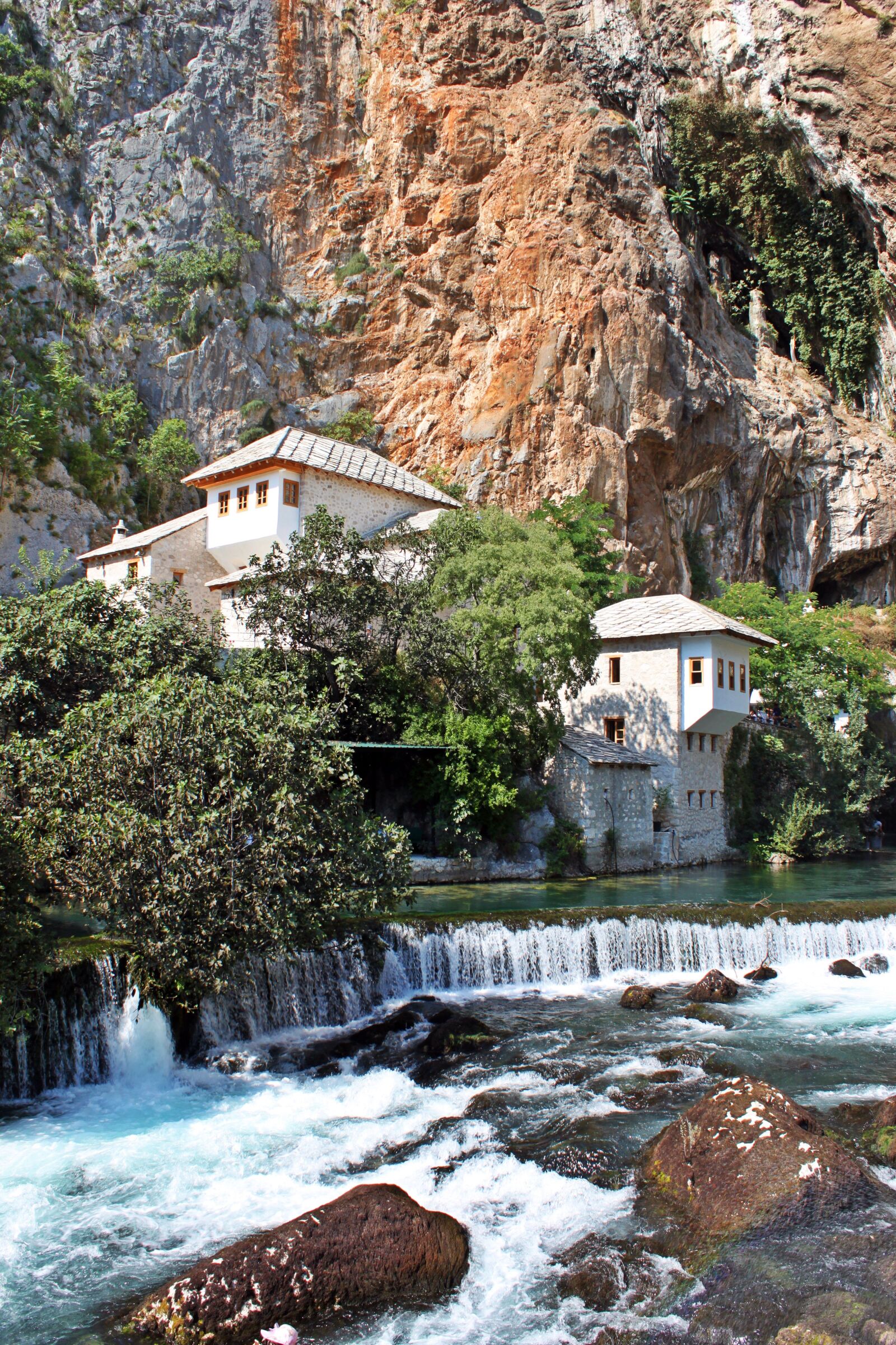 Canon EOS 500D (EOS Rebel T1i / EOS Kiss X3) sample photo. Balkan, bosnia, mostar photography