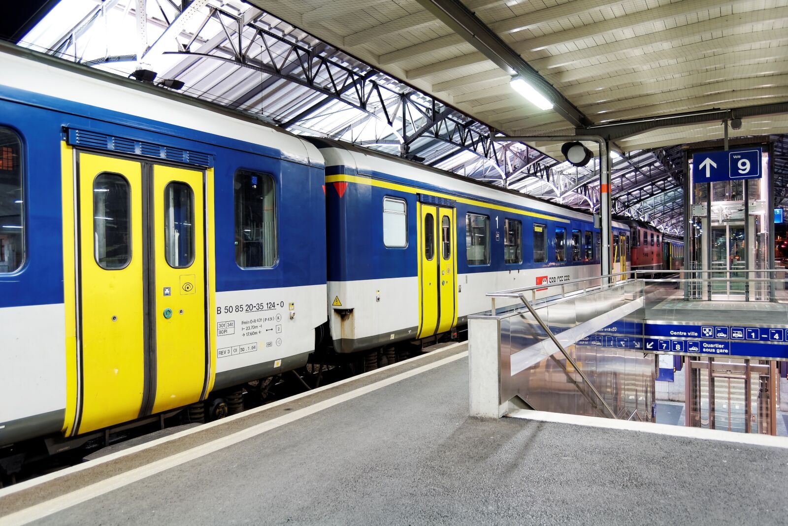 Nikon D50 sample photo. Regional train, wagons, railway photography