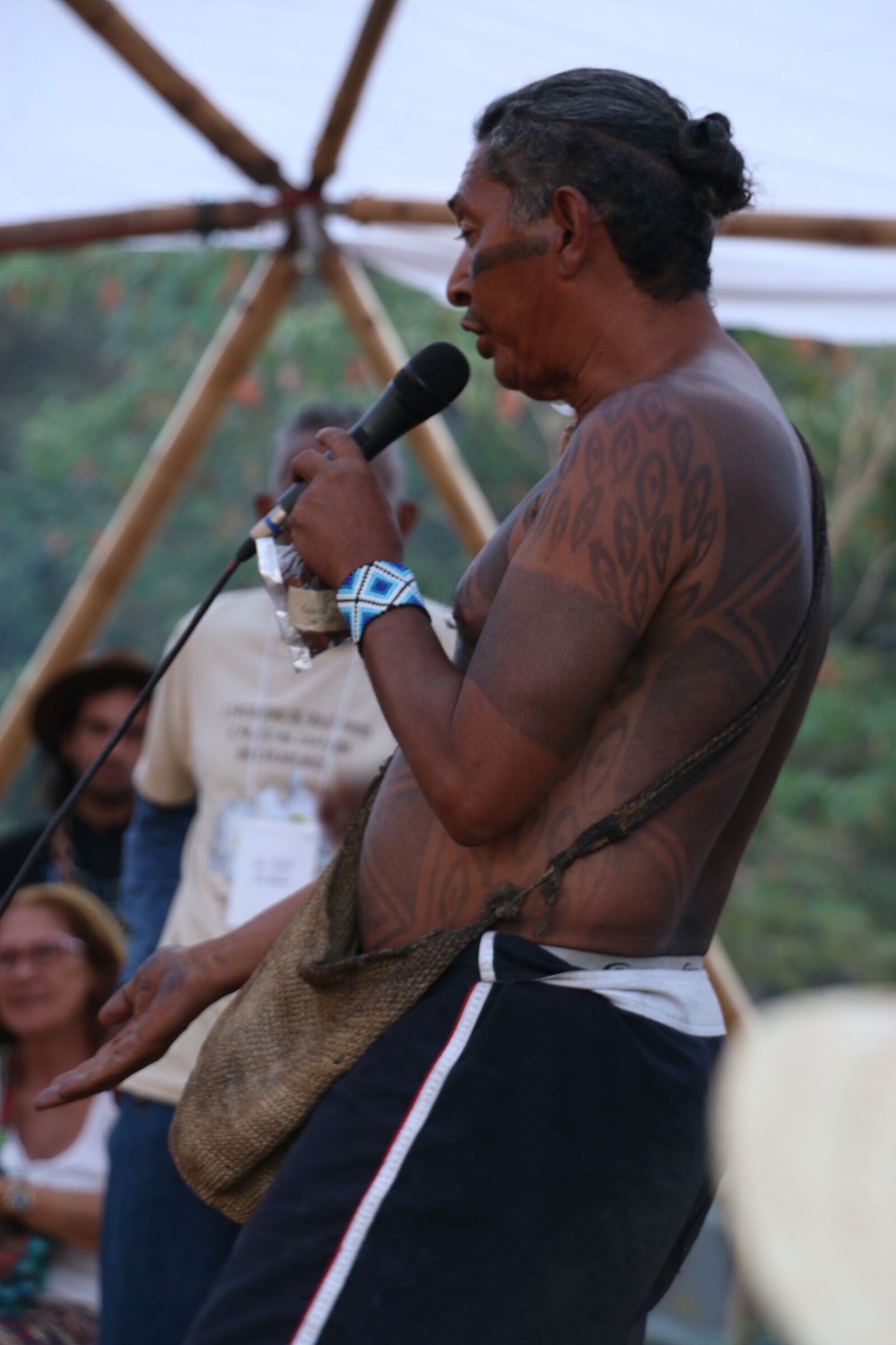 Canon EOS 70D sample photo. Indigenous, talking, nature photography