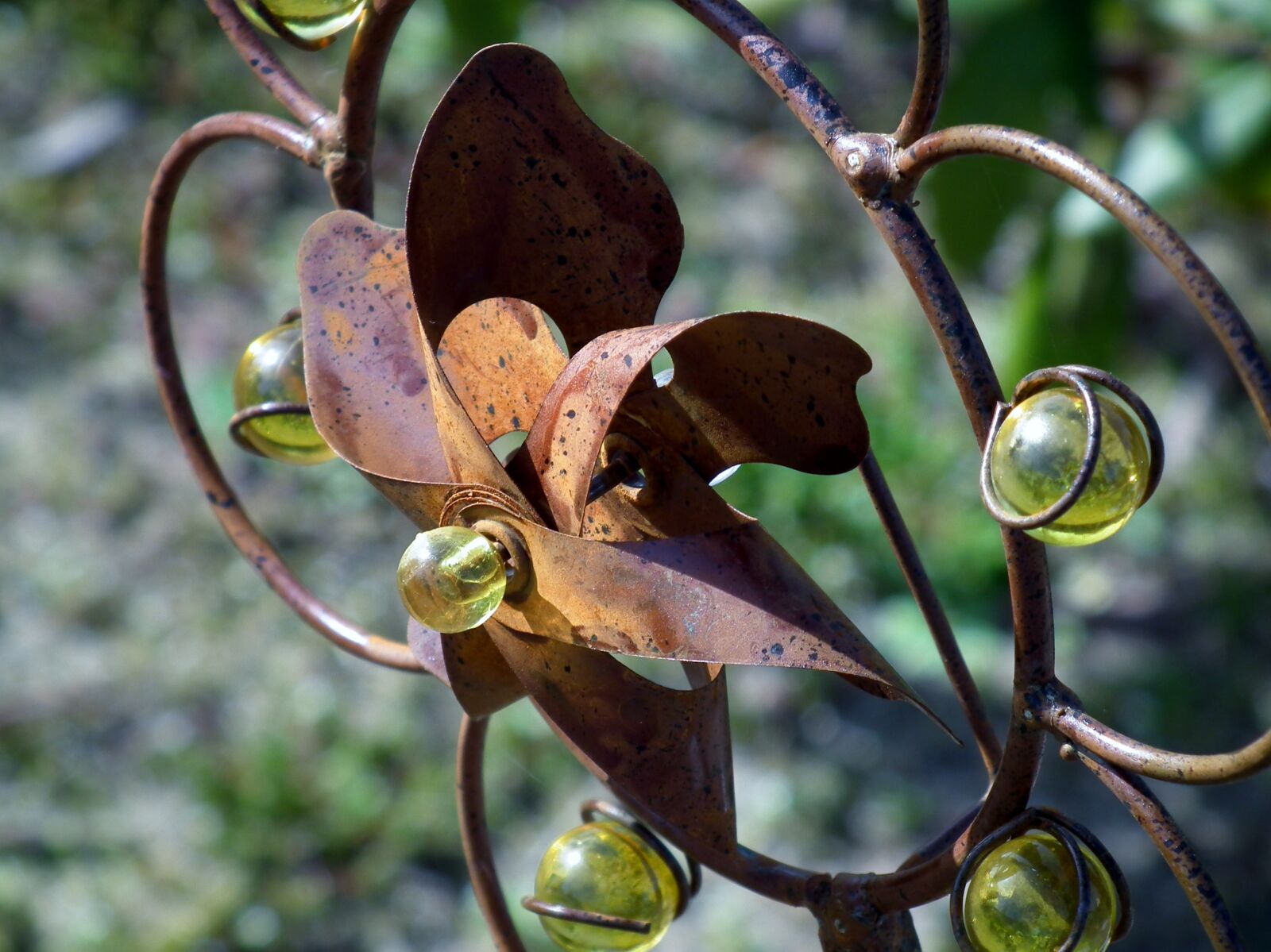 FujiFilm FinePix HS10 (FinePix HS11) sample photo. Decoration, spring, rust photography