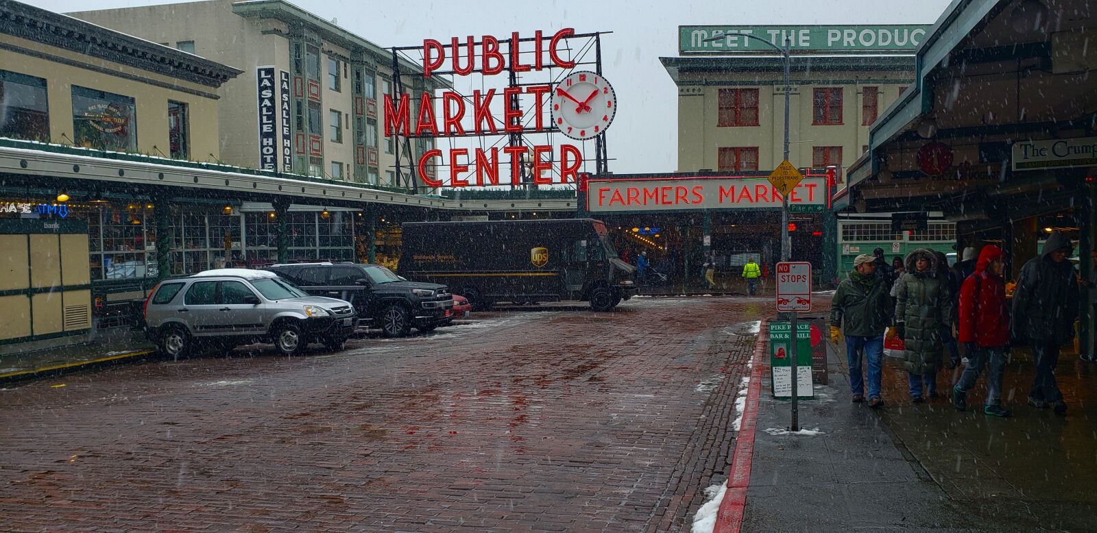 Samsung Galaxy Note9 sample photo. Seattle, market, winter photography