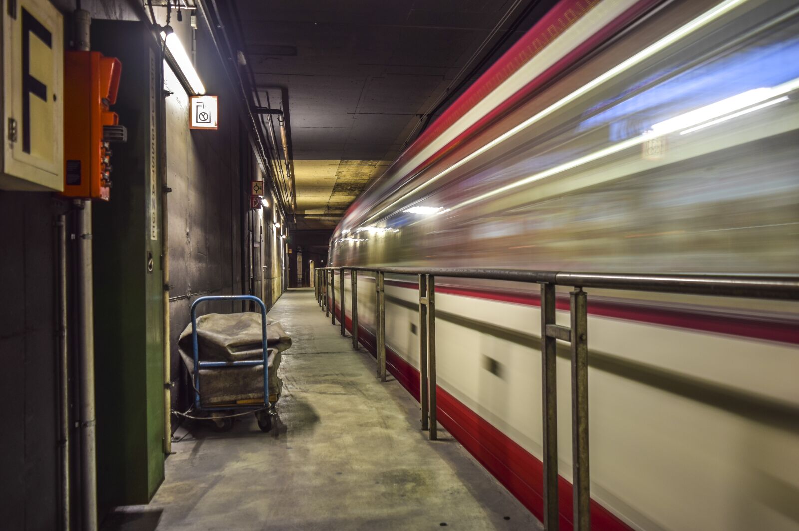 Nikon D3300 sample photo. Tunnel, metro, subway photography