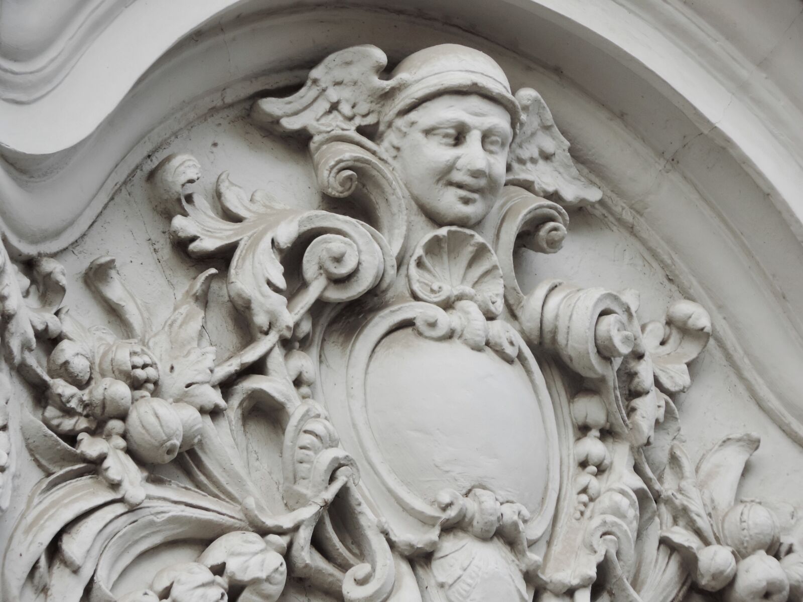 Nikon Coolpix P520 sample photo. Angel, baroque, bust, heraldry photography