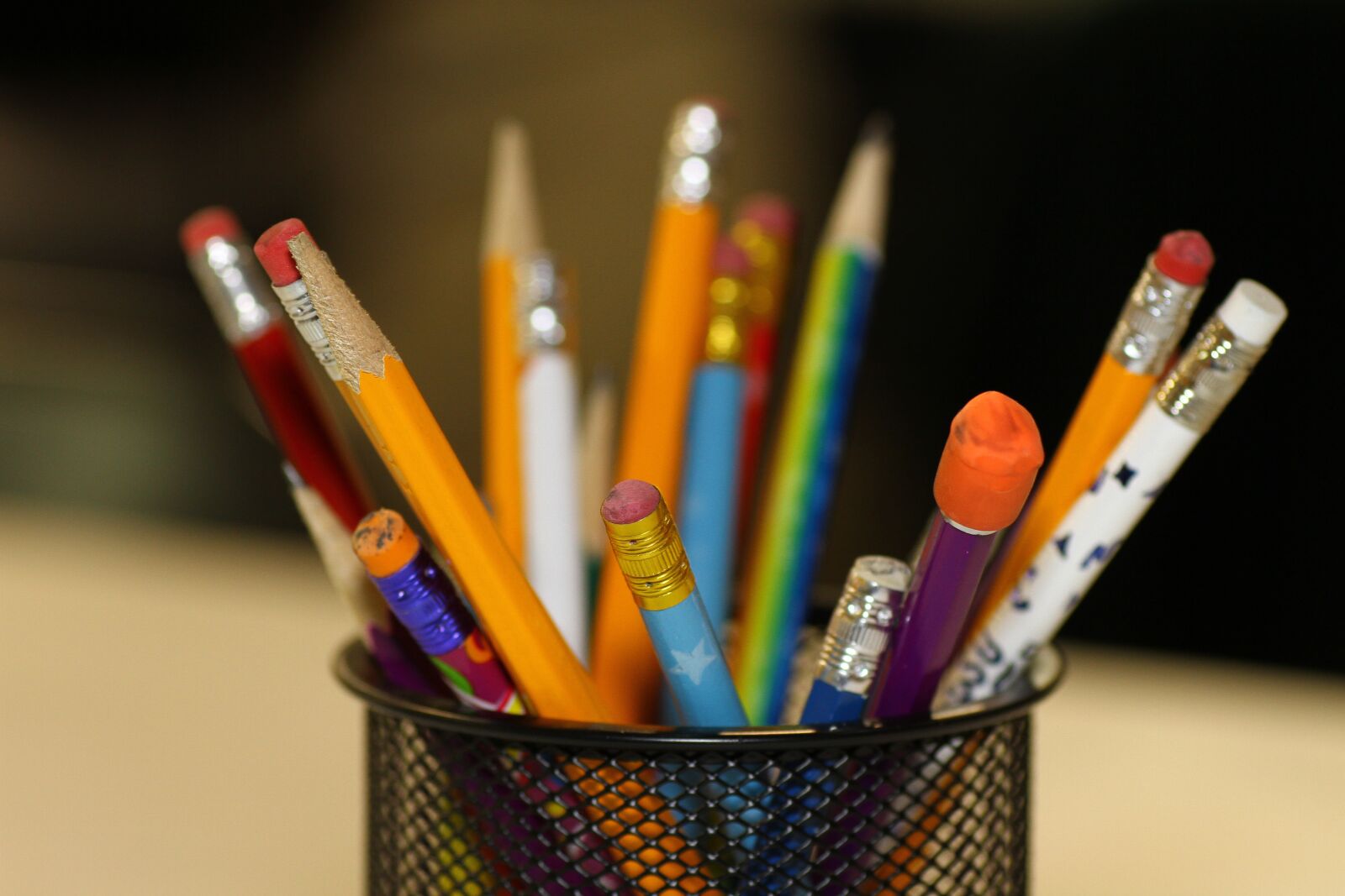 Canon EOS 7D sample photo. Pencils, holder, education photography
