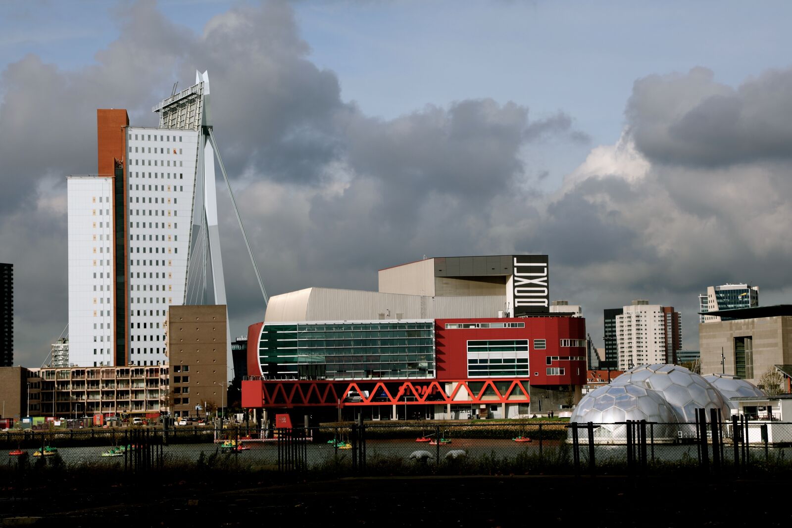 Canon EOS 5D Mark IV sample photo. Rotterdam, netherlands, architecture photography