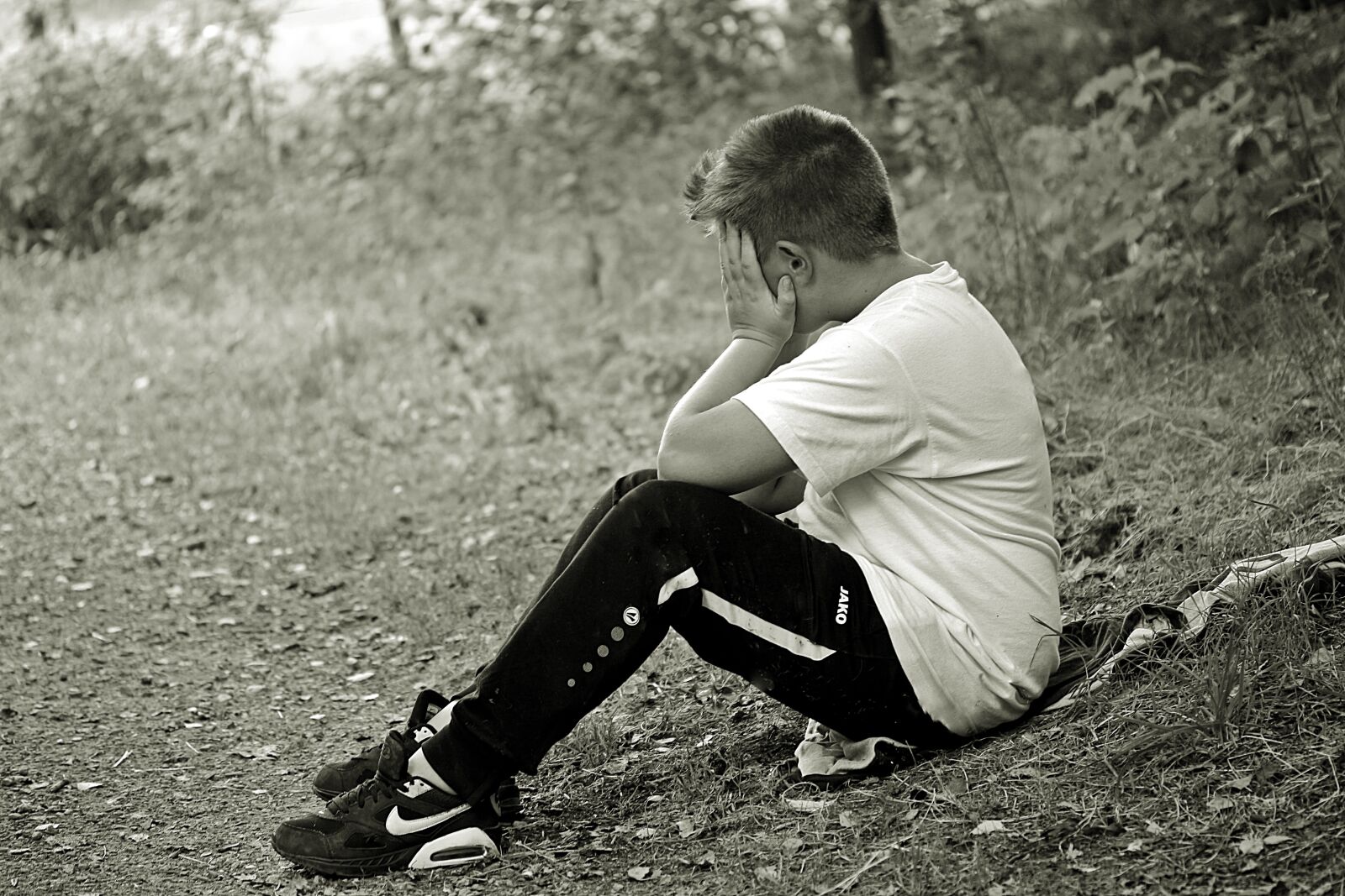 Canon EOS 650D (EOS Rebel T4i / EOS Kiss X6i) sample photo. Boy, child, sad photography