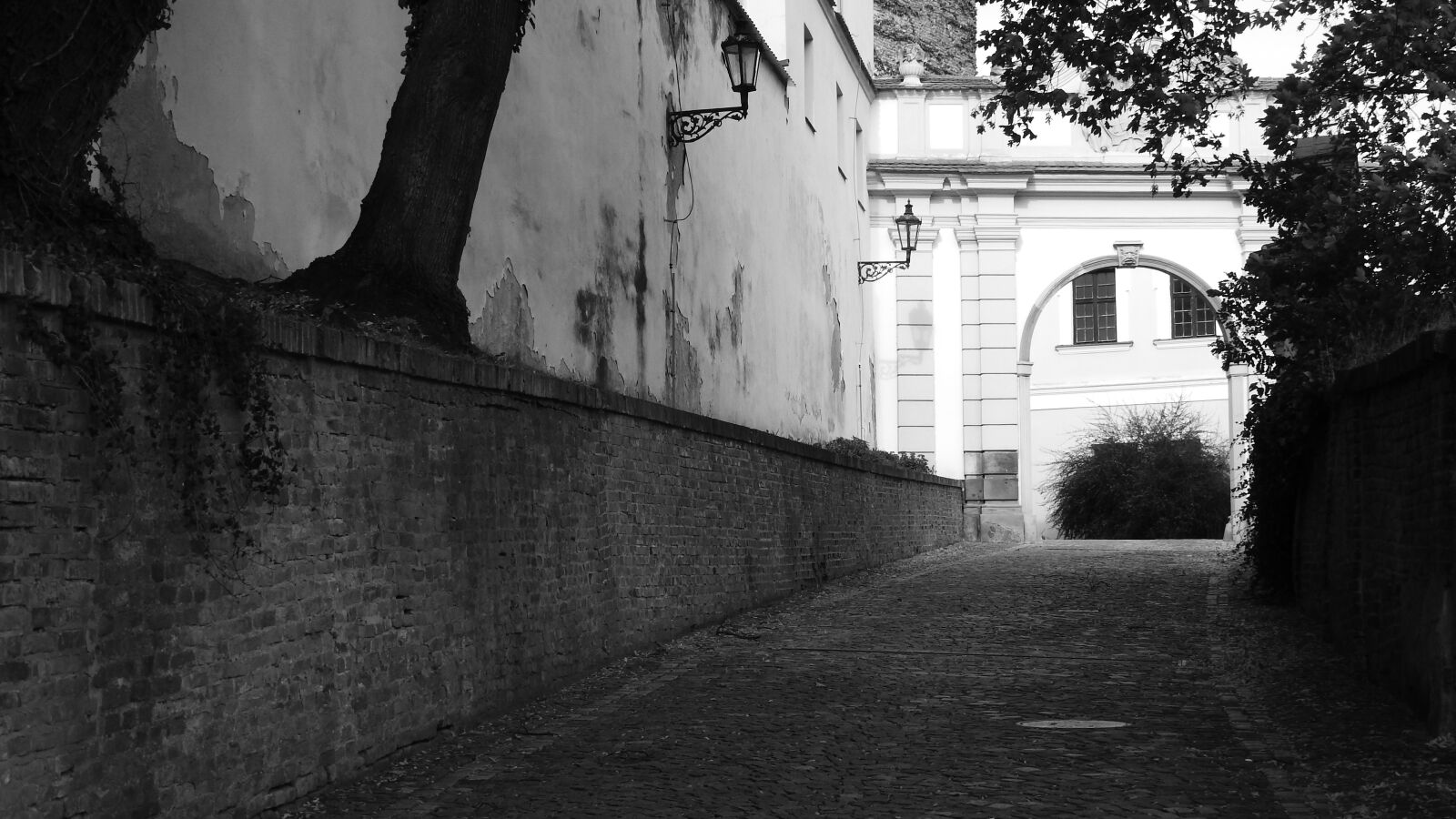Nikon Coolpix P610 sample photo. Old street, historical street photography