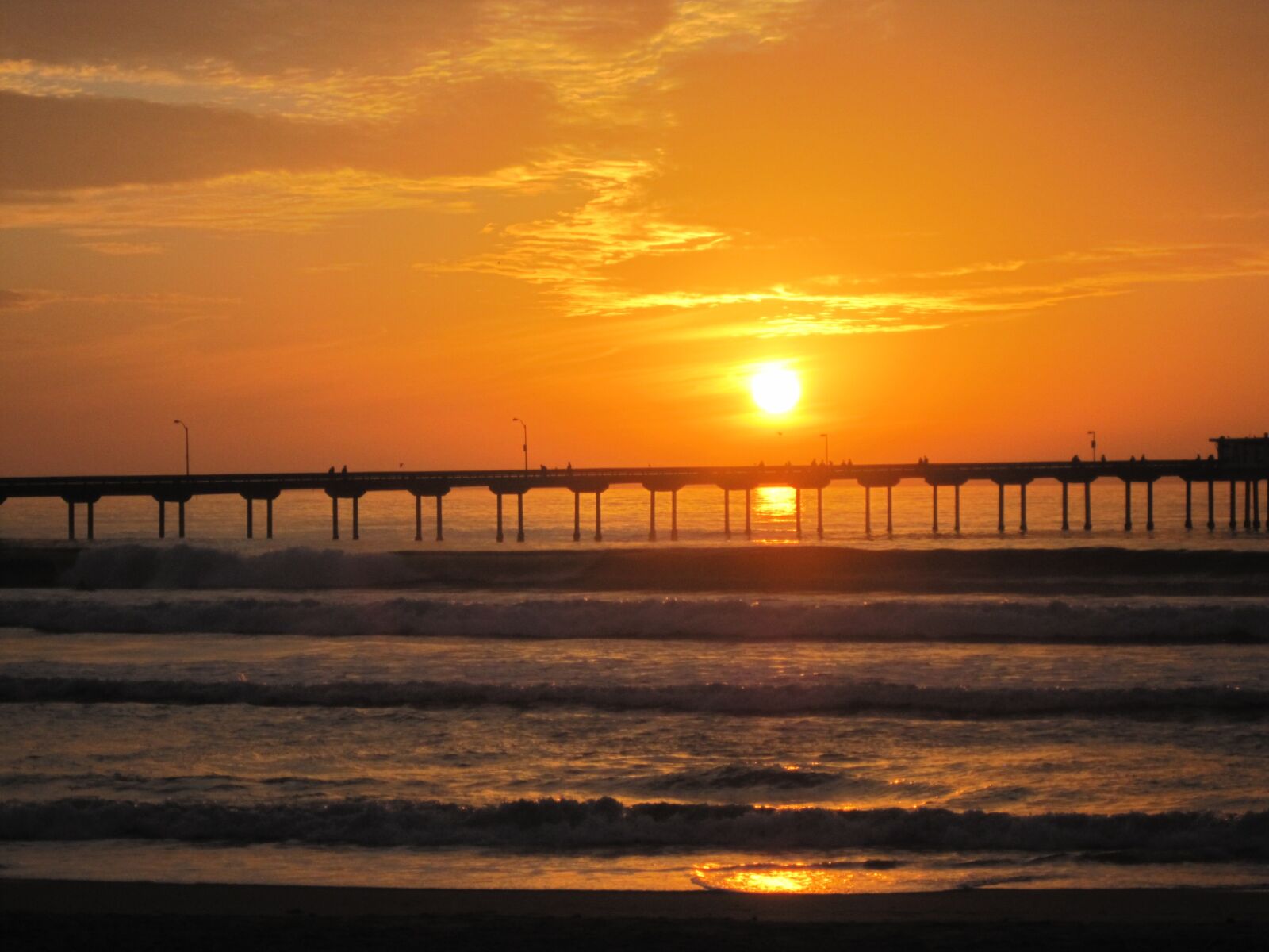 Canon PowerShot SD980 IS (Digital IXUS 200 IS / IXY Digital 930 IS) sample photo. Sunset, waves, beach photography