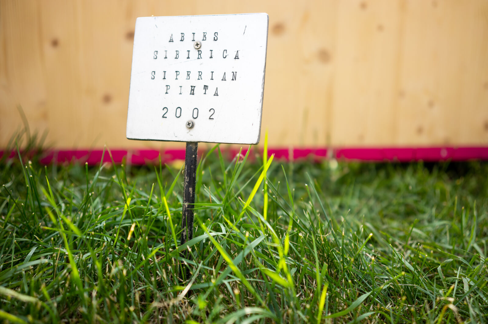 Sigma 35mm F2 DG DN sample photo. Sign on the grass photography