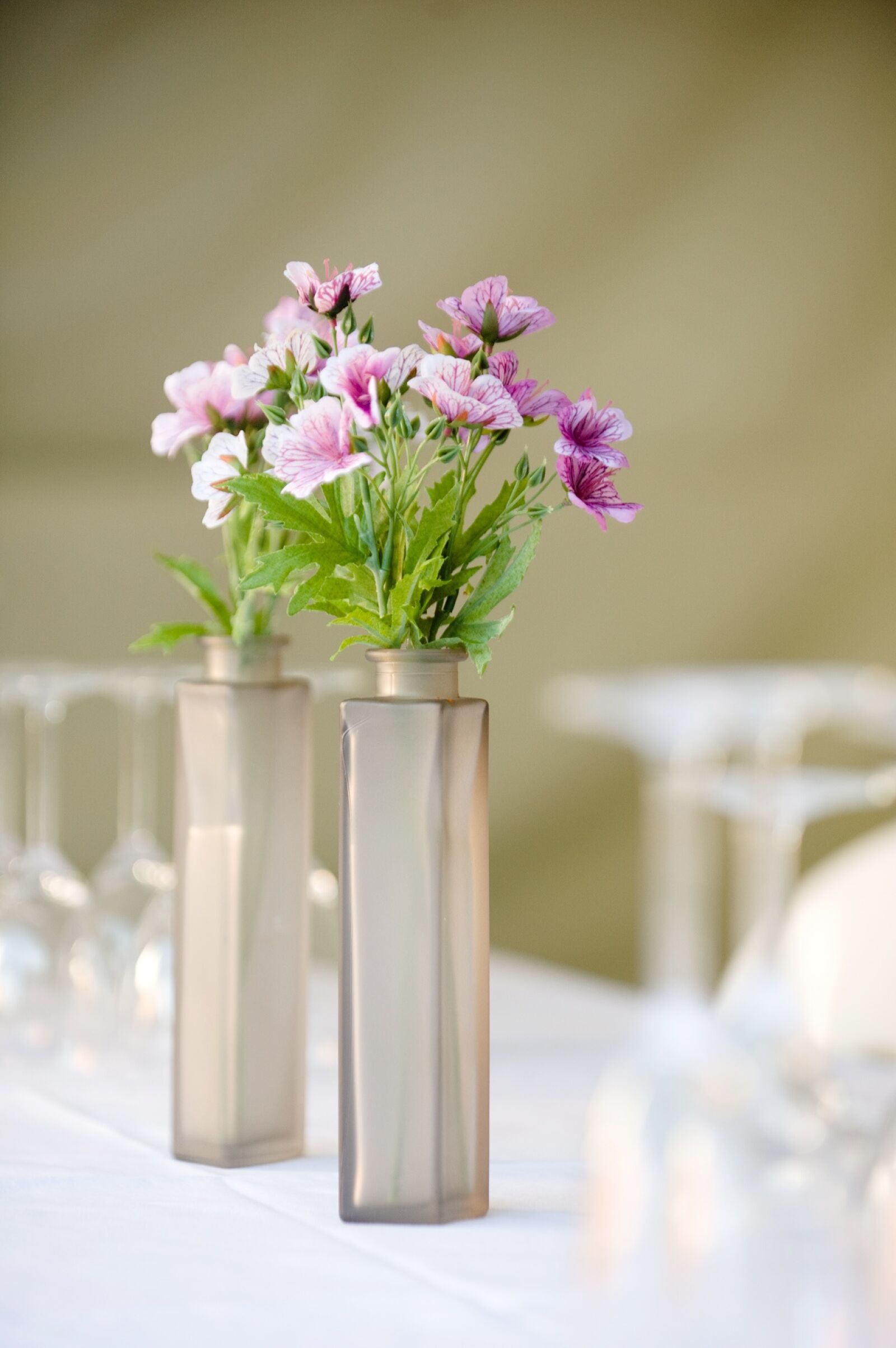 Nikon D700 sample photo. Flowers, vase, dinner party photography