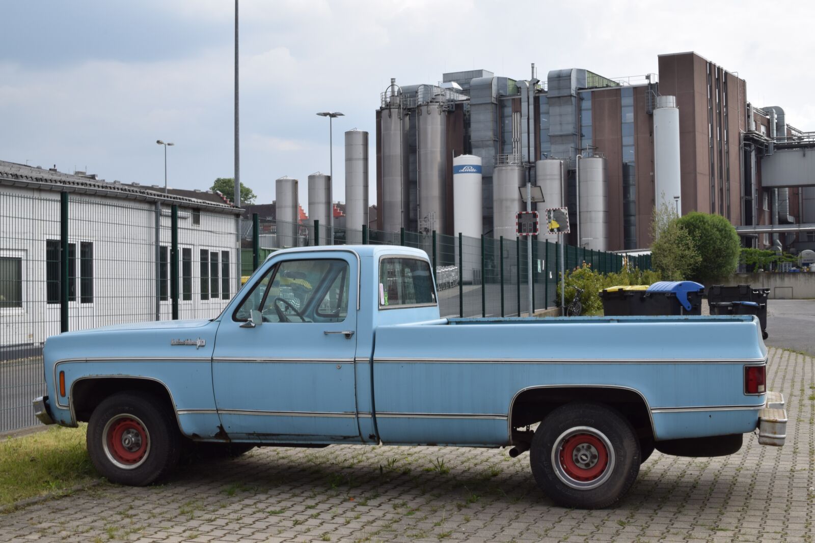 Nikon D5300 sample photo. Pick up, auto, blue photography