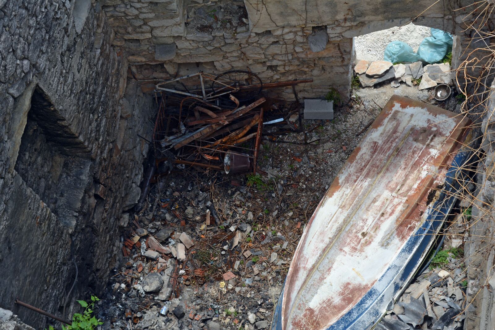 Nikon D5200 sample photo. Scrap yard, ruin, junk photography
