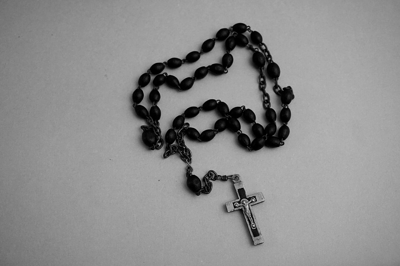 Sony a6000 sample photo. Chapelet, christianisme, croix, foi photography