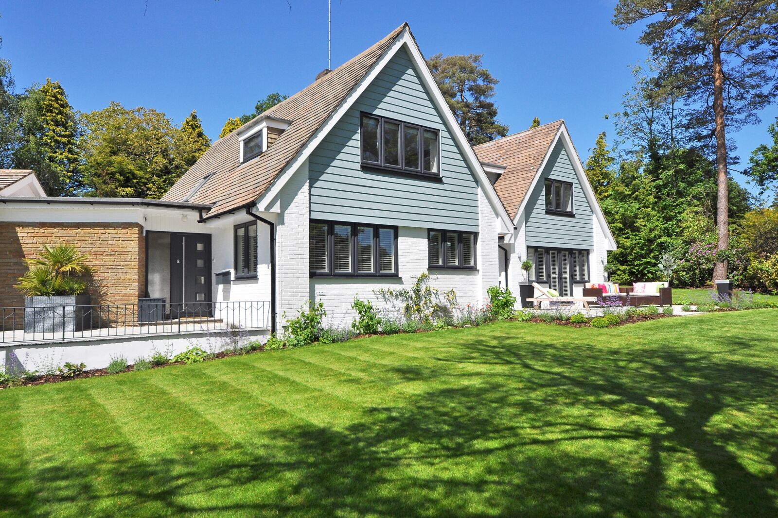 Nikon D90 sample photo. Beautiful home, garden, new photography